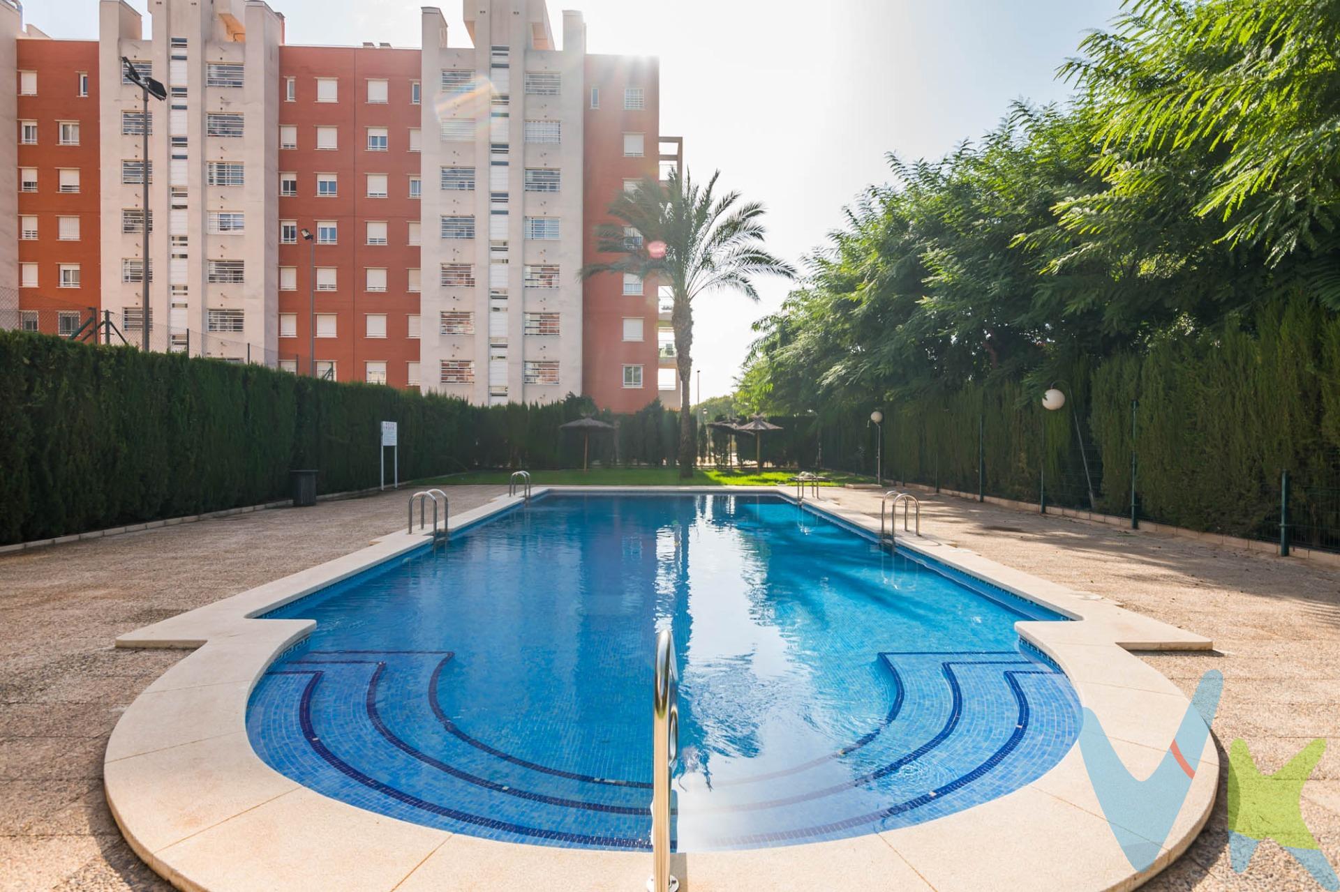 Crea el hogar que siempre has soñado en este fabuloso piso totalmente reformado junto a Juan Carlos I a 100 metros del tranvía en El puntal, con todas las comodidades de vivir a tan solo 5 minutos del centro de la ciudad, además de las comodidades que tiene la propia urbanización como PISCINA, pistas deportivas (padel) y zona ajardinada e infantil. Además de tener plaza de garaje y trastero.  La vivienda tiene 3 dormitorios y 2 baños, la habitación principal con baño en suite, y dos dormitorios más dobles, todos las dormitorios cuentan con armario empotrado. El salón tiene salida a una agradable terraza, ideal para relajarte al aire libre,  la cocina está completamente equipada y tiene acceso a  lavadero, ofreciendo un espacio adicional y práctico para tus tareas diarias y vistas a las zonas comunes como la piscina, jardines, o pistas de padel. No dejes pasar la oportunidad de vivir en una vivienda con tanta luz natural y en una zona tan demandada. ¡Contáctanos para más información hoy mismo!. Por último, te vamos a contar una cosa: Los propietarios han confiado en nosotros y nos han contratado en exclusiva para que les ayudemos a vender uno de sus bienes más preciados, su casa, su hogar. Esto para ti, como comprador, será una garantía ya que tendrás acceso a un servicio de calidad, un trato fácil, sencillo y sin interferencias de terceros. Por eso, te vamos a pedir un favor, habla con nosotros, no los molestes, te vamos a ayudar en caso de interés en todo el proceso y te vamos a facilitar toda la documentación e información que precises. Como ya te habíamos dicho, ¡Un servicio de calidad!.