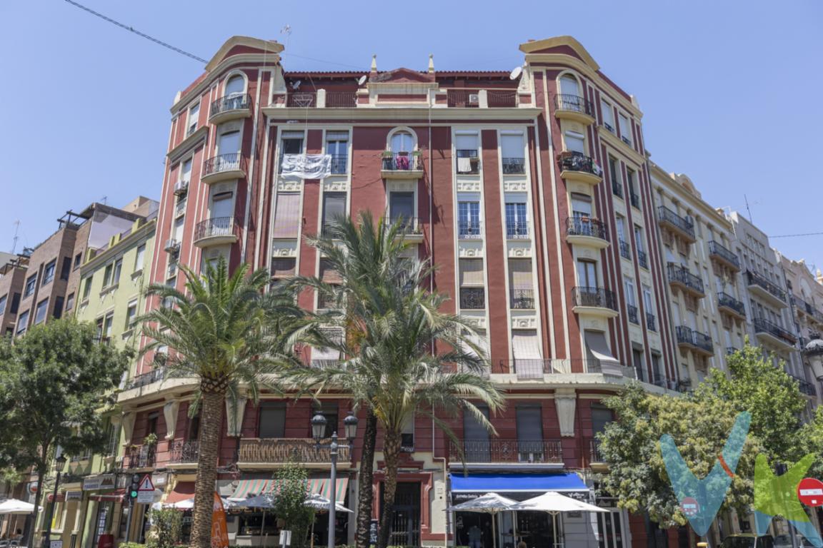 Descubra esta magnífica oportunidad de adquirir un piso situado en una de las zonas más vibrantes y demandadas de Valencia: L\'Eixample - Russafa. Este encantador inmueble, que forma parte de un edificio histórico con fecha de construcción en 1927, ofrece la mezcla perfecta de encanto clásico y comodidad moderna. Con una superficie construida de 79 metros cuadrados y situado en la quinta planta, este piso a la venta es ideal tanto para inversionistas como para aquellos que buscan su nuevo hogar.Un elemento destacado de este piso es su encantador balcón, desde el cual se puede disfrutar de vistas despejadas y del vibrante ambiente del barrio de Russafa. Este espacio exterior es perfecto para disfrutar de un café al amanecer o para relajarse tras un día de trabajo, añadiendo un toque de serenidad a la vida urbana.La ubicación es otro de los grandes atractivos de este inmueble. Russafa es conocido por su ambiente cultural, artístico y gastronómico, con una variedad de restaurantes, galerías y boutiques que se encuentran a solo unos pasos. Además, el piso está estratégicamente ubicado cerca de paradas de autobús, lo que garantiza una conectividad excepcional con el resto de la ciudad. La facilidad de transporte público complementa este atractivo ofreciendo una manera cómoda y eficiente de movilizarse por Valencia.En resumen, este piso ofrece una oportunidad excepcional para invertir en un área de alta demanda, o para establecer su residencia en un ambiente que combina historia, modernidad, y la animada vida de barrio que caracteriza a Russafa. La mezcla de características del inmueble, junto con su ubicación privilegiada, lo convierten en una opción que merece ciertamente una visita.La combinación de un edificio con carácter histórico, con todas las comodidades contemporáneas, crea una oportunidad única en el mercado inmobiliario de Valencia. Si está buscando un lugar con encanto, confort y una ubicación envidiable, este piso en L\'Eixample - Russafa tiene todo lo que necesita para convertirse en su nuevo hogar o en una inversión con gran potencial de revalorización. No deje pasar esta oportunidad y concierte hoy mismo una visita para conocer de cerca todas las posibilidades que ofrece este excepcional inmueble. *Las imágenes de reforma mostradas son renders fotorrealistas creados a partir de fotografías reales de la vivienda. Reflejan una propuesta de actualización estética respetando la distribución, dimensiones y huecos existentes, con el objetivo de ayudar a visualizar el potencial del inmueble. Agencia Registrada con el Nº 89 en el Registro Obligatorio de Agentes Inmobiliarios de la Comunitat Valenciana. Puede consultar en la web de la GVA:https://habitatge.gva.es/es/registres-en-materia-habitatgeLa oferta está sujeta a cambios de precio o retirada del mercado sin previo aviso. Este anuncio en su conjunto, incluyendo textos, fotos, imágenes o cualquier otro contenido de este, no es vinculante dado que la información es ofrecida por terceros y puede contener errores. Se muestra a título informativo y no contractual.Gastos de la compraventa a cargo de la parte compradora no incluidos en el precio del inmueble a tener en cuenta:.- ITP con carácter general en Valencia es del 9% pudiendo corresponderle otro tipo impositivo atendiendo a sus circunstancias personales (por edad, renta o situación familiar primera vivienda habitual, etc ) previstas legalmente.*Base imponible del impuesto el mayor valor entre el precio de compraventa, la tasación o el valor de referencia catastral..- Gastos de notaría y registro, en su caso, suelen oscilar aprox; entre 1,5% y 2,5% (aranceles variables según valor de compraventa, n.º de copias, etc )..- Si tramita la inscripción una gestoría, deberá abonar sus honorarios más iva ( en este caso suele oscilar entre los 250 y los 400 + iva)..- Honorarios de mediación inmobiliaria a cargo del comprador del 3% del precio final de venta más IVA (21%).Por mandato expreso del propietario, comercializamos este inmueble en exclusiva, lo que le garantiza el acceso a toda la información, a un servicio de calidad, un trato fácil, sencillo y sin interferencias de terceros. Por este motivo, se ruega no molestar al propietario, a los ocupantes de la propiedad o a los vecinos. Muchas gracias por su comprensión. Si usted es agente inmobiliario y tiene un cliente para este inmueble, llámenos: estaremos encantados de colaborar.Se informa al consumidor que la agencia actúa como intermediaria inmobiliaria en la operación, estando cualquier eventual compraventa y sus condiciones sujeta a la aceptación expresa del propietario-vendedor y a la posterior formalización del correspondiente contrato.     