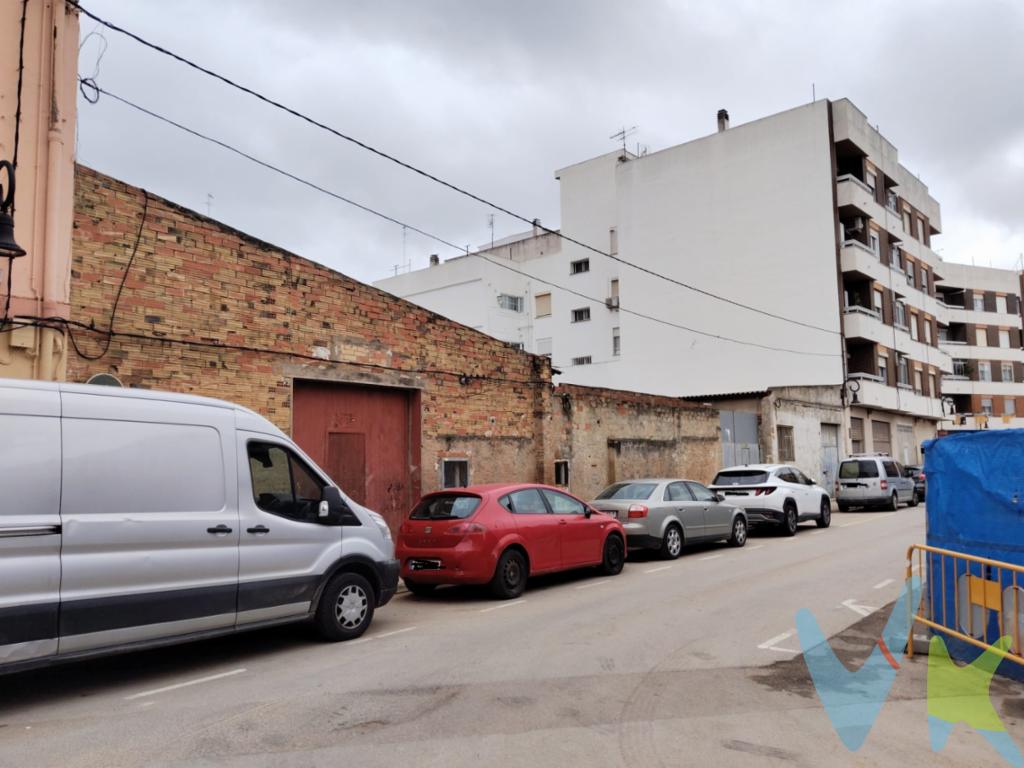 FANTASTICA PARCELA URBANA DE 996 M2. DE SUPERFICIE CON UNA EDIFICABILIDAD DE 2.847 M2. UBICADA FRENTE A LA NUEVA BIBLIOTECA MUNICIPAL DE ALDAIA, CON FACHADA A DOS CALLES ( C/ SAN VICENTE Y C/ CHESTE ), EN UNA ZONA TOTALMENTE CONSOLIDADA CON TODOS LOS SERVCIOS. UNA OPORTUNIDAD IDEAL PARA LA MEJOR PROMOCION INMOBILIARIA EN ALDAIA. NO DUDES EN CONTACTAR CON NUESTROS AGENTES PARA AMPLIAR INFORMACION.   Gastos, Impuestos y Honorarios de Agencia Inmobiliaria no incluidos en el precio. Por mandato expreso del Propietario este Inmueble lo comercializamos en régimen de exclusiva. Nuestros asesores le facilitarán toda la información que precise, por lo que le rogamos no moleste al propietario o a los vecinos. Si usted es una Agencia Inmobiliaria y tiene un cliente interesado póngase en contacto con nosotros y estaremos encantados de colaborar.La descripción del presente inmueble e imágenes tienen carácter meramente informativo y en ningún caso carácter contractual, pudiendo ser modificados por la agencia inmobiliaria sin que ello implique responsabilidad alguna frente a terceros. 