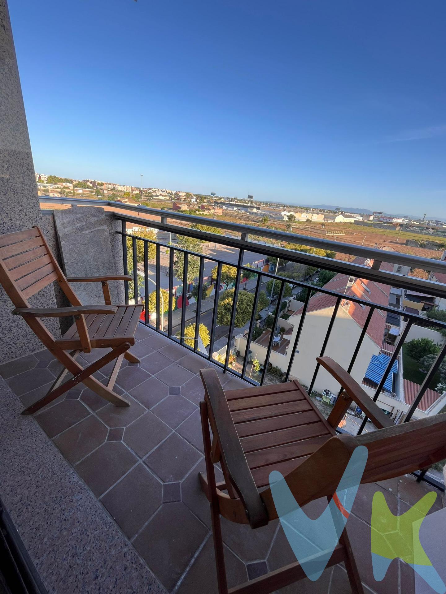 🏡 Amplio piso con alta rentabilidad en Horno de Alcedo. Si buscas una inversión segura y rentable, ¡esta es tu oportunidad!. Este luminoso piso en 5ª planta cuenta con:. ✨ 4 habitaciones (2 dobles y 2 individuales). ✨ 2 baños completos. ✨ Salón amplio y muy luminoso. ✨ Cocina independiente. Actualmente está alquilado por habitaciones, generando una renta mensual de 1.400 €, lo que lo convierte en una inversión con rentabilidad inmediata y garantizada. 📍 Ubicado en una zona tranquila de Horno de Alcedo, con buena comunicación hacia Valencia y todos los servicios cercanos. ✅ Una opción perfecta tanto para inversores que buscan un retorno rápido como para quienes deseen un piso espacioso y bien distribuido. ✅ El piso se vende con todo el mobiliario y electrodomésticos. Honorarios de la agencia no incluidos en el precio. Consulte nuestro departamento financiero. 