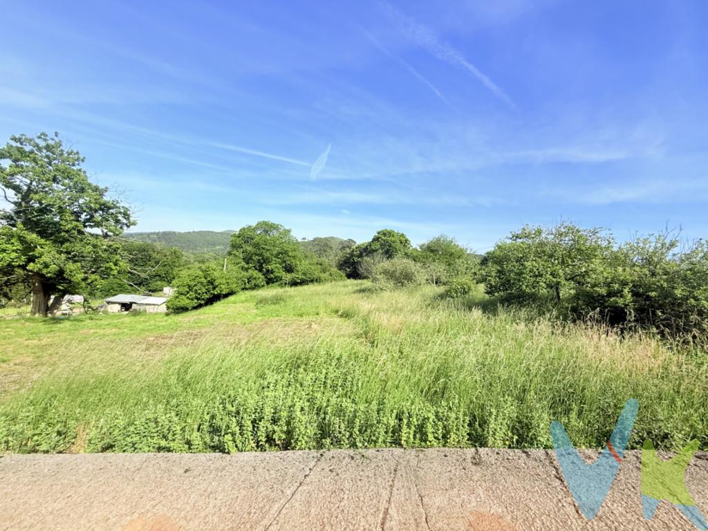 Se presenta en el mercado una exclusiva oportunidad de inversión en la deseada zona de La Concha. Se trata de una finca en la que se puede edificar previa presentación y autorización de proyecto a la CROTU.Permitida una ocupación máxima del 10% (358 metros cuadrados) y una edificabilidad  máxima de 537 metros cuadrados para desarrollar el proyecto de sus sueños.Ubicada en La Concha, una zona conocida por su tranquilidad y belleza natural, esta finca representa una oportunidad incomparable para aquellos que buscan invertir en un ambiente rodeado de calma, y a la vez, cerca de puntos estratégicos que facilitan el acceso a servicios y comunicaciones. Existe la posibilidad de disfrutar de una vida apacible sin renunciar a la comodidad y las facilidades de la vida moderna.Además, la parcela es amplia, lo que brinda flexibilidad y múltiples posibilidades para el diseño arquitectónico que se escoja. Imagine la oportunidad de construir una vivienda diseñada completamente a su gusto, con espacios abiertos y la distribución que mejor se adapte a sus necesidades. La extensión del terreno permite la construcción de áreas verdes, zonas de ocio, o incluso una piscina, todo integrado en un ambiente privado y exclusivo.La Concha es un lugar que ofrece una calidad de vida excepcional, con un entorno que combina lo mejor del espacio urbano y rural. Esta finca es ideal para quienes desean establecer su residencia en un lugar sereno, con vistas despejadas y un ambiente acogedor, sin sacrificar la proximidad a puntos de interés cultural, educativo y comercial.Además de la construcción de una vivienda unifamiliar al uso, están considerados según si ficha urbanística los siguientes usos: 1.-vivienda vinculada a : -Uso agrícola, ganadero, forestal. -Actividades turísticas , artesanales, culturales, educativas y áreas de autocaravanas. 2.-Infraestructuras (estaciones de servicios, talleres de reparaciones de vehículos).3.-Uso deportivo y de ocio con instalaciones desmontables o descubiertas. En 2011 se cedió terreno al Ayuntamiento de Villaescusa para la apertura de carretera, por lo cual la parcela cuenta con frente mínimo a vial público necesario para poder ser edificada. Le invitamos a considerar esta finca como una inversión clave para su futuro.En viBe inmobiliaria & Arquitectura contamos con un equipo disponible para resolver cualquier inquietud tanto de la propia finca como en la gestión del proyecto de la CROTU y todos los trámites oportunos gestionados por nuestros técnicos propios del departamento de Arquitectura, es decir un servicios 360 hasta que consigas materializar ese proyecto que hace tiempo te ronda la cabeza.  No deje pasar esta oportunidad única en La Concha. Esta finca espera por alguien con la visión para convertirla en un hogar excepcional o un proyecto de inversión trascendental. Contáctenos para más información y dé el primer paso hacia la realización de un sueño. Sus expectativas están a punto de cumplirse en un entorno de ensueño. 