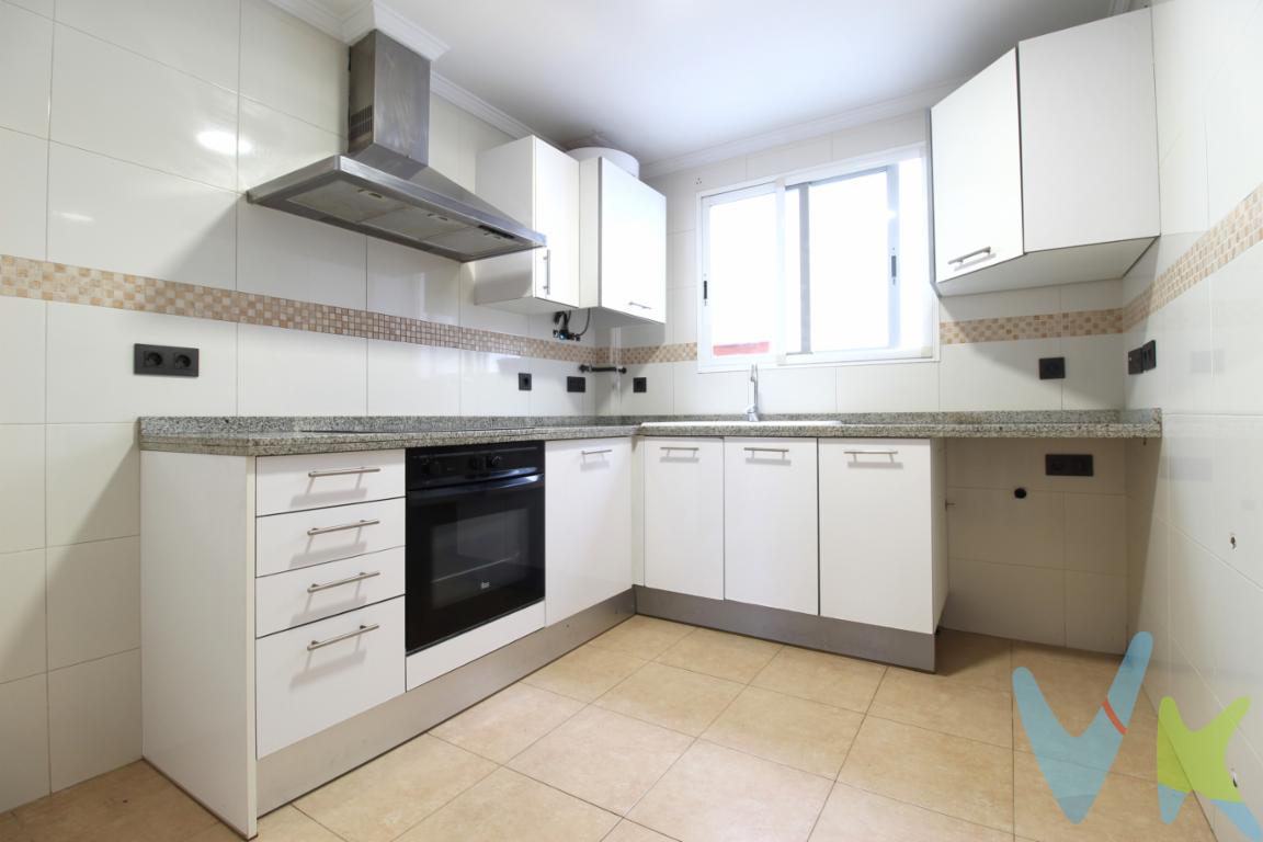 Te invitamos a descubrir una vivienda especialmente diseñada para ti. Tanto si buscas tu primer hogar como si tu actual casa se te ha quedado grande y quieres seguir disfrutando de todas las prestaciones de una gran vivienda pero para vivir en ella, no para vivir para ella, esta puede ser tu oportunidad.La vivienda incluye trastero y plaza de garaje, con acceso directo por ascensor hasta la puerta de tu casa. Se ubica en un edificio de solo once viviendas, de ambiente casi familiar, estratégicamente situado entre el gran parque de lAlborgí y el Parc Central, y con todos los servicios básicos a un paso.Su distribución está pensada para aprovechar al máximo cada metro cuadrado útil: salón-comedor con mirador, cocina independiente, dos amplias habitaciones y dos baños completos, todo ello conectado por un pasillo casi imperceptible que aporta fluidez y comodidad al espacio.Ahora es el momento de iniciar tu nueva vida independiente o de volver a empezar una nueva etapa.📍 Ubicación privilegiada, rodeada de todos los servicios, comercios, transporte y vida de barrio. Una excelente ocasión para invertir hoy en tu hogar del mañana.📞 ¡Contacta ya para más información. Este inmueble ha sido certificado para su venta en el Servicio Inmuebles Certificados de la Asociación Inmobiliaria de la Comunitat Valenciana por profesional acreditado en el Registre d¨Agents d´Itermediació Inmobiliaria de la Comunitat Valenciana  RAICV 0008  ( https://sforms.gva.es/sformssistemaexplotacion/servletObtenerXMLns/ObtenerXMLorig?formulario=62953&SF_SIS_ICP=1&ssl_redireccionado=true&idsesion=1752053546541). Para ofrecerle la máxima calidad en servicios inmobiliarios y seguridad jurídica en sus compraventas. La propiedad ha confiado la gestión de venta bajo la modalidad de contrato estándar del Servicio de Inmuebles Certificados de ASICVAL denominado exclusiva compartida o multi exclusiva, por lo que rogamos las peticiones de colaboración en la venta se realicen a través de agencias asociadas a dicho servicio. El precio publicitado es el PVP o importe de Escrituración Pública de la Compraventa. Deben saber que toda compraventa tiene asociados unos gastos que se  deberán sumarse al importe indicado  como PVP o Escrituración que dará como resultado el Valor de Adquisición ( Valor de Adquisición es la suma del PVP o de Escrituración más todos los gastos asociados a la compraventa ) Estos gastos son los siguiente;  el Impuesto de Transmisiones Patrimoniales que  por regla general es un 10% del valor de la compraventa, aunque dicho importe puede ser menor dependiendo de sus circunstancias personales que dan lugar a distintas bonificaciones ( ver por ejemplo  https://hisenda.gva.es/va/web/tributos/beneficis-fiscals-2025 ) , notaria, registro  y los honorarios de intermediación,  gestión y tramitación profesional de la compraventa o comisión de la agencia inmobiliaria. Su agente de compra, si la propiedad resulta de su interés,  podrá orientarle del importe de todos los gastos relacionados antes de tomar usted cualquier decisión o compromiso de pago.  