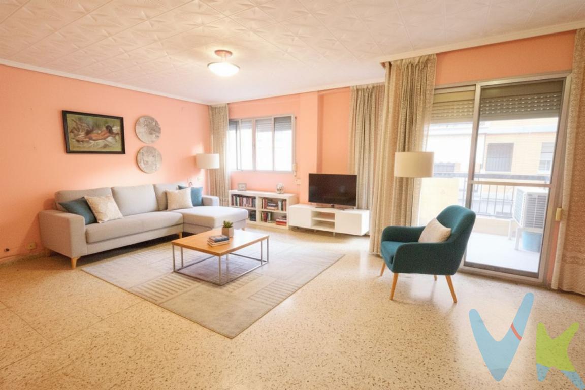 Se vende bonito piso en pleno centro de Burjassot, en el barrio de La Concordia, una de las zonas más demandadas por su equilibrio perfecto entre tranquilidad, servicios y excelente conexión. A un paso del campus universitario y muy cerca del centro de Valencia, es ideal tanto para vivir como para invertir. La vivienda se sitúa en una primera planta sin ascensor, pero su excelente orientación permite que la luz natural sea protagonista durante todo el día, aportando calidez y bienestar a cada estancia.Cuenta con un amplio salón-comedor muy luminoso, con salida a balcón, un espacio perfecto para convertirlo en el centro de la casa, donde disfrutar de momentos especiales. Dispone de tres amplias habitaciones, ideales para adaptarlas a tus necesidades: dormitorios, despacho, vestidor o zona de estudio.La cocina es independiente, con salida a galería y terraza, un valor añadido que aporta desahogo y funcionalidad al día a día. Completa la vivienda un baño completo con ducha, cómodo y práctico.Este piso ofrece muchísimas posibilidades para modernizarlo y adaptarlo a tu estilo, aumentando su confort y su valor, tanto si buscas tu primera vivienda como si piensas en una inversión segura en una de las zonas más demandadas.No es solo un piso, es el lugar donde empezar una nueva etapa. Aprovecha la oportunidad y ven a visitarlo!!!NOTA IMPORTANTE: ALGUNAS DE LAS IMAGENES DEL INTERIOR HAN SIDO EDITADAS DIGITALMENTE CON INTELIGENCIA ARTIFICIAL CON FINES ILUSTRATIVOS Y PARA MOSTRAR EL POTENCIAL DEL INMUEBLE.Por mandato expreso del propietario, comercializamos este inmueble en exclusiva, lo que garantiza el mejor trato y fiabilidad de la negociación. Por este motivo, se ruega no molestar a los propietarios ni ocupantes de la propiedad. Si usted es agente inmobiliario y tiene un cliente para este inmueble, llámenos, estaremos encantados de colaborar con usted. La descripción del presente inmueble e imágenes tienen mero carácter informativo y en ningún caso carácter contractual, pudiendo ser modificados por la inmobiliaria sin que ello implique responsabilidad alguna frente a terceros. En el precio de compra no están incluidos los gastos de la misma, como son: ITP, Notaría, registro, gestoría y honorarios de la inmobiliaria. Agencia Registrada con el Nº 90 en el Registro Obligatorio de Agentes Inmobiliarios de la Comunitat Valenciana. Puede consultar en la web de la GVA.