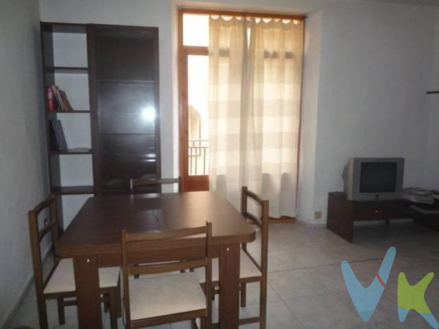 ¿Buscas un activo inmobiliario que trabaje para ti sin esperas? Presentamos este acogedor piso con inquilinos ya establecidos, ideal para inversores que buscan seguridad y una ubicación privilegiada. Situado en una calle tranquila del Nucli antic, a solo 2 minutos a pie de la Rambla Principal. Superfície de 52 m² útiles muy bien aprovechados. Dispone de un salón-comedor luminoso con salida a balcón, cocina funcional, baño completo y dos dormitorios. Se trata de un primer piso en una comunidad tranquila de pocos vecinos, lo que garantiza bajos gastos de mantenimiento y una convivencia excelente. Un producto redondo en una de las zonas con más demanda de alquiler de la ciudad. ¡Contacta para más detalles!. El precio no incluye impuestos (ITP, IVA y AJD), ni los gastos de notario ni los de registro. Cédula habitabilidad CHB02004626001 . Certificado Energético: Referencia QN1K07DH1 Consumo de energia G 321 Kwh/m² año Emisiones G 66 Kg CO2/m² año. 