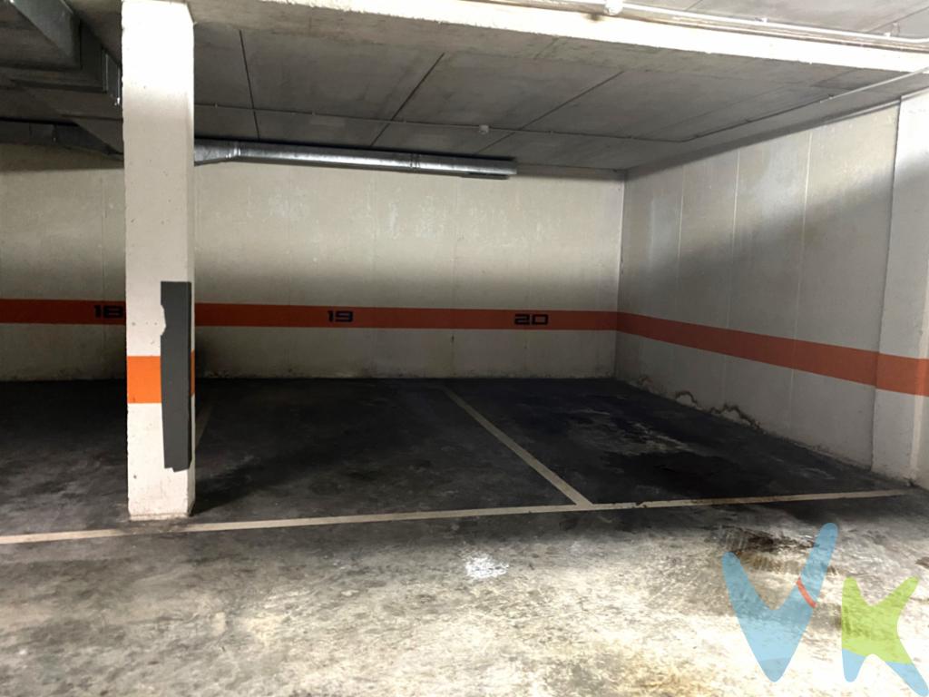 En Ganzo, a mitad de camino entre Torrelavega y el Hospital de Sierrallana tenemos para la venta esta estupenda plaza de garaje de 13m², con un buen acceso, en un edificio del año 2.009.