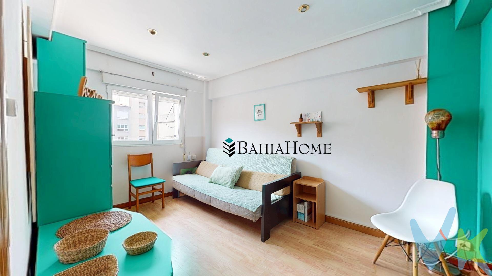✨🏠 ¡Gran Oportunidad en Calle Universidad, Santander! 🏠✨. 💡 Luminosidad, ubicación y calidades que enamoran. 📍 Ubicación premium en pleno corazón de Santander, en la reconocida calle Universidad. Este piso, situado en una 4ª planta de un edificio de hormigón sólido y bien conservado, es perfecto tanto para vivir como para invertir. Esta vivienda es Ideal para…. ❤️ Parejas jóvenes en busca de su primer hogar. 💼 Inversores que buscan rentabilidad y ubicación estratégica. 🎓 Estudiantes o docentes, por la cercanía a facultades. Distribución inteligente: 🛋 Salón-comedor amplio y muy luminoso.  |   🍳 Cocina independiente, práctica y funcional. 🛏 2 dormitorios acogedores.  |  🛁 Baño completo en buen estado. Calidades que marcan la diferencia:. 🪵 Suelos de tarima: cálidos y fáciles de mantener. 🪟 Ventanas PVC Climalit: máximo aislamiento térmico y acústico. 🚪 Puertas, marcos y zócalos de madera: elegancia y calidez. 🏗 Fachada de hormigón: robustez y durabilidad garantizada. Servicios y entorno: 🏪 Comercios, supermercados y farmacias a menos de 5 min a pie.  |   🚍 Paradas de autobús y excelente conexión con toda la ciudad. 🏫 Zona universitaria y centros educativos próximos.  |   🌳 Áreas verdes y espacios para pasear o hacer deporte. Zonas próximas de interés: . 🌊 Playa del Sardinero: a pocos minutos para disfrutar del mar. 🌸 Jardines de Piquío – Miradores con espectaculares vistas y un entorno único. 🌿 Parque de las Llamas: ideal para ocio al aire libre. 🎨 Centro Botín y Paseo Marítimo: arte, cultura y vistas únicas. . AVISO: Derrama extraordinaria para mejoras en el edificio: pendiente de pago 10.000 €. Una inversión en la revalorización del inmueble y la mejora de la calidad de vida de sus residentes. 💵 Cuota de comunidad incluyendo la derrama: 135 €/mes. 📞 ¡No dejes pasar esta oportunidad!  Este piso no estará disponible por mucho tiempo. Llámanos hoy mismo y agenda tu visita sin compromiso.