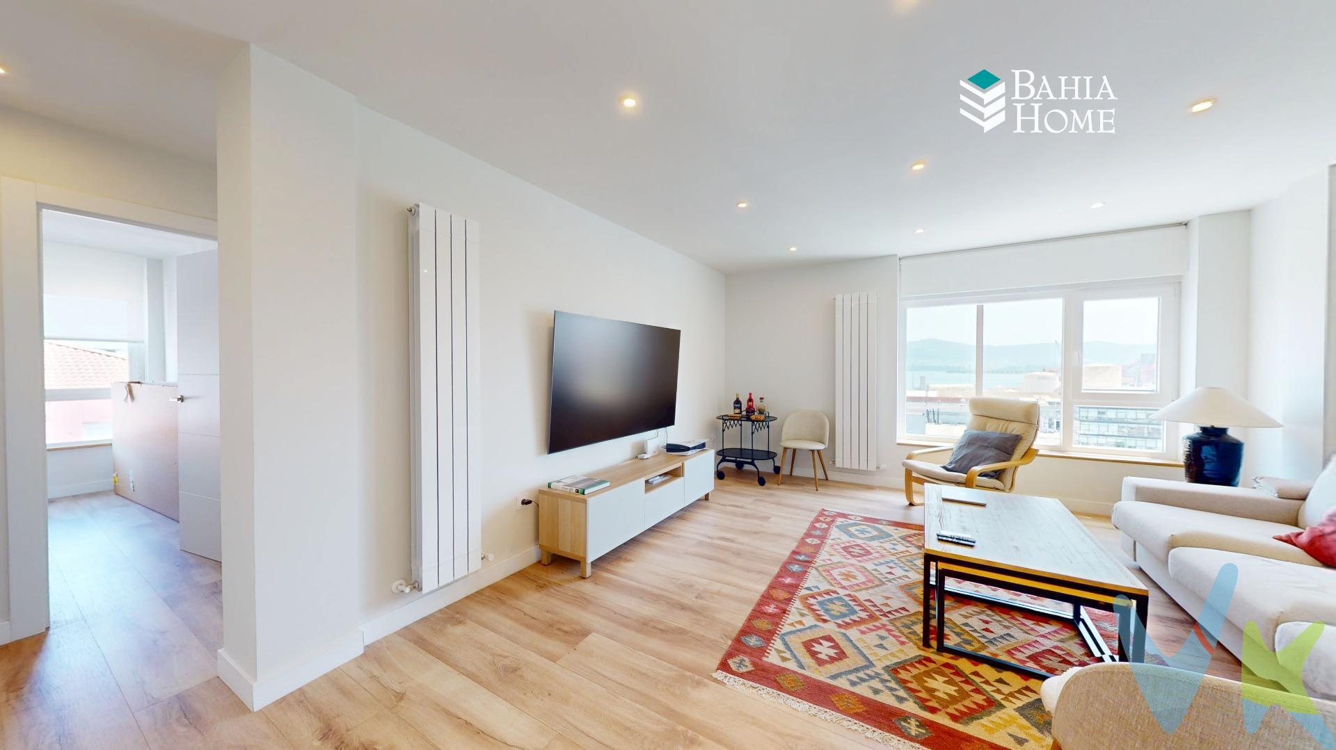 . Descubra su próximo hogar: un refugio de diseño contemporáneo donde el confort y la exclusividad se encuentran en perfecta armonía. Presentamos este impresionante piso completamente renovado en 2026. Una reforma integral en su exterior e interior de altísima calidad que ha actualizado por completo tanto su estética como sus instalaciones esenciales (fontanería y calefacción), logrando un espacio moderno, eficiente y proyectado hacia el futuro. Cada rincón de esta propiedad ha sido diseñado con un gusto exquisito, maximizando la entrada de una extraordinaria luz natural que baña estancias amplias y acogedoras. Su joya más preciada: unas vistas despejadas y panorámicas, con un estupendo balcón a la emblemática Bahía de Santander. 3 Habitaciones Dobles: Espaciosas, exteriores con gran luminosidad dada la altura de la propiedad. 2 Baños Elegantes: Con acabados modernos, incluyendo un exclusivo baño en suite en el dormitorio principal. Zona Social: Un salón comedor, orientado al sur, inundado de luz que se convierte en el escenario perfecto para relajarse frente al mar. -Comodidad y Accesibilidad: El edificio cuenta con excelentes mejoras en sus accesos para garantizar su comodidad diaria:. Portal con puerta automática inteligente. Ascensor a cota cero. -Fácil aparcamiento en el entorno inmediato, un valor muy cotizado en la ciudad. -Una Ubicación Privilegiada. Situado en una de las zonas más estratégicas y cómodas de Santander, la propiedad le permite disfrutar de la ciudad sin depender del coche:. A tan solo 5 minutos del centro urbano. A 10 minutos de las principales playas. Todos los servicios a pie de calle: Colegios, supermercados, centros médicos, bibliotecas y una vibrante oferta gastronómica de restaurantes y cafeterías. Una oportunidad única de estrenar una propiedad impecable, con el mar como telón de fondo y el latido de la ciudad a sus pies. Un lujo al alcance de tu mano. Agendar una visita será una experiencia cautivadora, no dudes en contactar con nosotros. . El precio de venta no incluye los gastos e impuestos derivados de la compraventa, tales como el Impuesto sobre Transmisiones Patrimoniales (ITP),  Notaría y Registro de la Propiedad, ni cualquier otro gasto que, conforme a la legislación vigente, corresponda asumir al comprador. En Cantabria, el tipo general del ITP es actualmente del 9 %. No obstante, la normativa autonómica contempla distintos tipos reducidos y beneficios fiscales, cuya aplicación dependerá de las circunstancias personales del comprador, de las características y destino de la vivienda, así como del cumplimiento de los requisitos establecidos en la normativa vigente. En Bahía Home Inmobiliaria estudiaremos tu caso de forma personalizada para informarte de los beneficios fiscales que, en su caso, puedan resultar y ayudarte a conocer el coste real de la operación antes de la compra. 