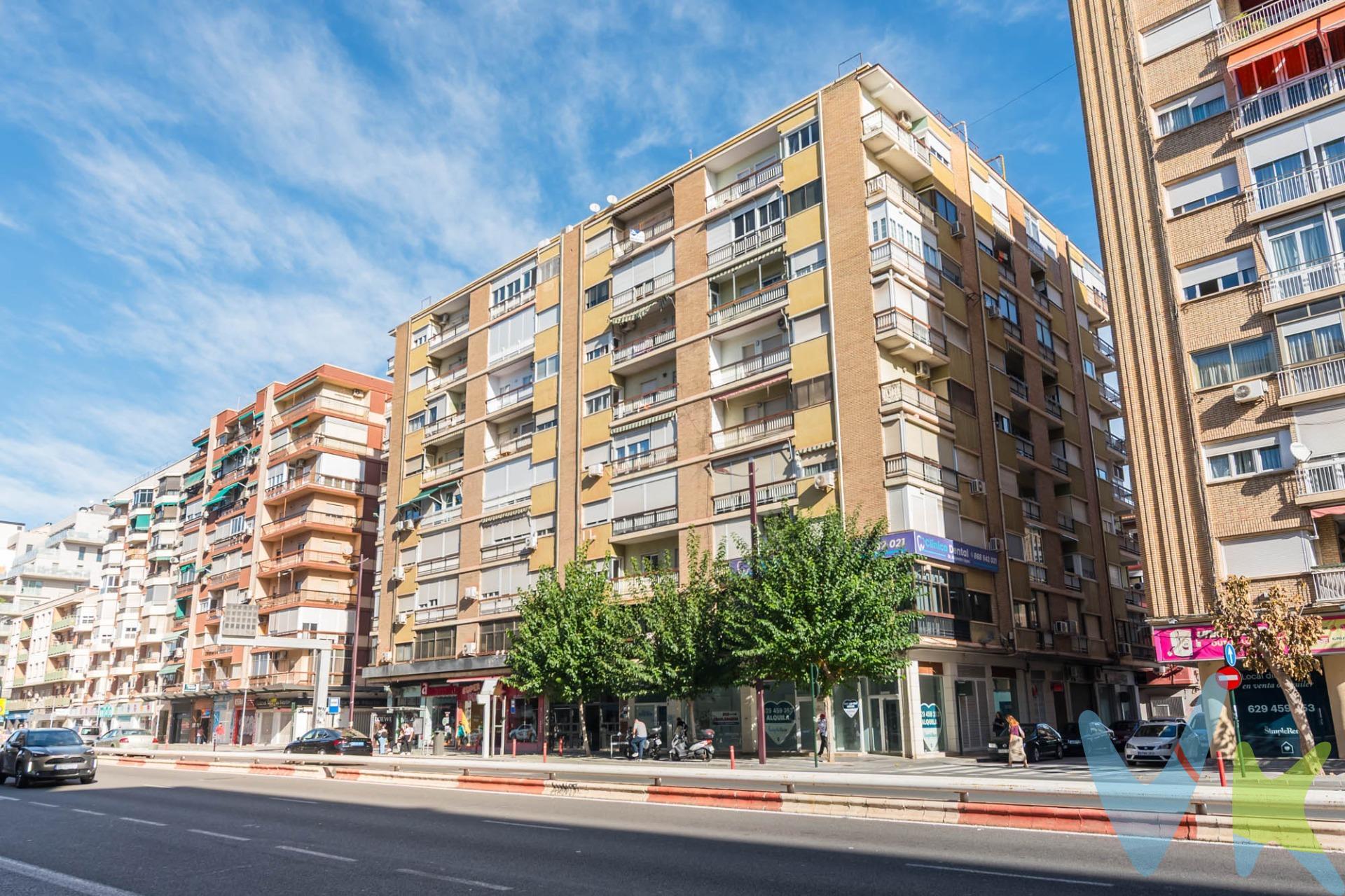 Crea el hogar que siempre has soñado con esta amplio piso con espectaculares vistas y mucha luz en Ronda Norte. Este piso reúne todo lo necesario para convertirse en tu hogar ideal. La vivienda destaca por su excelente ubicación, cercanía al centro, acceso rápido a la autovía y una amplia oferta de servicios. En sus 107 metros cuadrados construidos, diseñados para aprovechar al máximo el espacio, se dispone de 2 dormitorios dobles y 2 sencillos, baño completo, aseo, cocina completamente amueblada y con electrodomésticos, amplio y luminoso salón, y terraza. Para terminar te queremos comentar algo: ¡Descubre una aventura inmobiliaria que combina calidad, pasión y profesionalidad! La confianza que los propietarios han depositado en nosotros es un testimonio de nuestro compromiso en brindarte un servicio excepcional. Aquí viene el detalle especial: al contactarnos directamente, evitarás molestarlos, nosotros seremos tus intermediarios y te proporcionaremos toda la asistencia necesaria. Estamos aquí para facilitarte la documentación e información que requieras, y te prometemos un trato cálido y sin complicaciones. Te informaremos detalladamente de todos los aspectos, incluyendo gastos de la compra y honorarios de agencia que no están incluidos en el precio, para garantizar tu comodidad y tranquilidad durante todo el proceso. Esa es nuestra esencia, proporcionarte. Calma: “Estado ideal de tranquilidad que tendrás al comprar tu casa con nosotros”. Queremos que sepas que tanto la descripción del inmueble como las imágenes que ves son valiosas referencias informativas, en ningún caso tienen carácter contractual. Asimismo, el precio ha sido designado por la propiedad por lo que podría sufrir variaciones y no sería vinculante hasta que se formalice en contrato de compraventa.