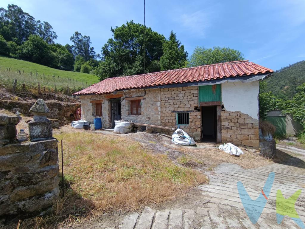  ¡¡¡¡OPORTUNIDAD!!!!Presentamos TERRENO URBANO CON CONSTRUCCIÓN EN PIEDRA de 85 m2 de planta IDEAL COMO VIVIENDA PRINCIPAL o  APARTAMENTOS TURISTICOS  CON REFORMA INICIADA.Actualmente se encuentra dividida en dos viviendas en obra. Uno de ellos tiene instalación de fontanería y electricidad hecha y trasdosado en pladur.El segundo apartamento totalmente diáfano y cabrete en obra.También tiene un trastero adosado para restaurar.Los apartamentos miden cada uno aproximadamente 39 m2 y 30 m2.Al ser terreno urbano ofrece distinas posibilidades, es mejor verlo y ver por ti mismo todo lo que puede ofrecer.Además, tiene zona de aparcamiento privado  y jardín de 240m2.A un paso de todos los servicios en Los  Corrales de Buelna, conexión con autovía a 10 min de Torrelavega, 20 de playas y 30 min de Santander.Llamanos, y te contaremos de primera mano las distintas opciones que este terreno te ofrece.¡¡Te esperamos!!Al comprador se le cobrarán 1.500EUR de gastos de  gestión.Los precios mostrados no incluyen impuestos, gastos de compraventa ni financiación. 