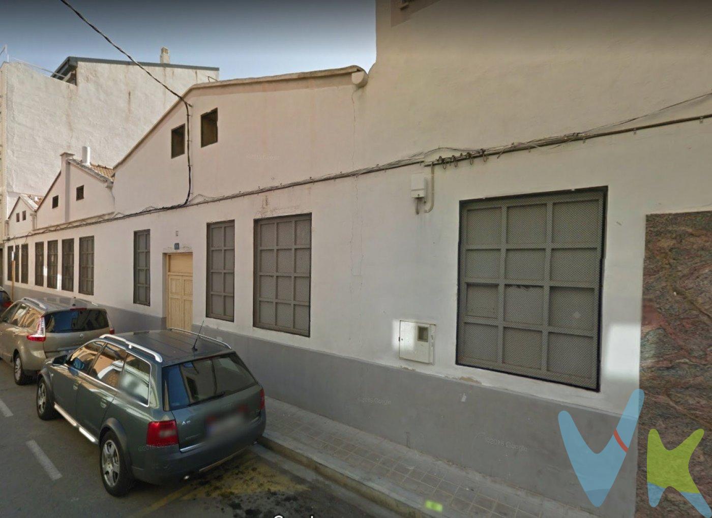 ATENCIÓN!! ATENCIÓN!!.  TERRENO EN VENTA, PARA CONSTRUIR VIVIENDAS EN LA CALLE LUIS VIVES DE PAIPORTA, CON UNA BUENA ORIENTACIÓN, EN ZONA TRANQUILA Y A TAN SOLO 2 PASOS DEL TRASPORTE PÚBLICO.  Se puede construir PLANTA BAJA + 3 ALTURAS + ÁTICOS.  Este solar dispone de una edificabilidad de 5.000m2 de techo.  POR UN PRECIO de 800.000€.  Sueña, crea, construye viviendas y hogares soñados.  .  **GASTOS IMPUESTOS Y HONORARIOS NO INCLUIDOS EN EL PRECIO**.  *Por mandato expreso del propietario, comercializamos este inmueble en exclusiva, lo que le garantiza el acceso a toda la información, a un servicio de calidad, un trato fácil, sencillo y sin interferencias de terceros. Por este motivo, se ruega no molestar al propietario, a los ocupantes de la propiedad o a los vecinos. Muchas gracias por su comprensión. Si usted es agente inmobiliario y tiene un cliente para este inmueble, llámenos: estaremos encantados de colaborar.*. 