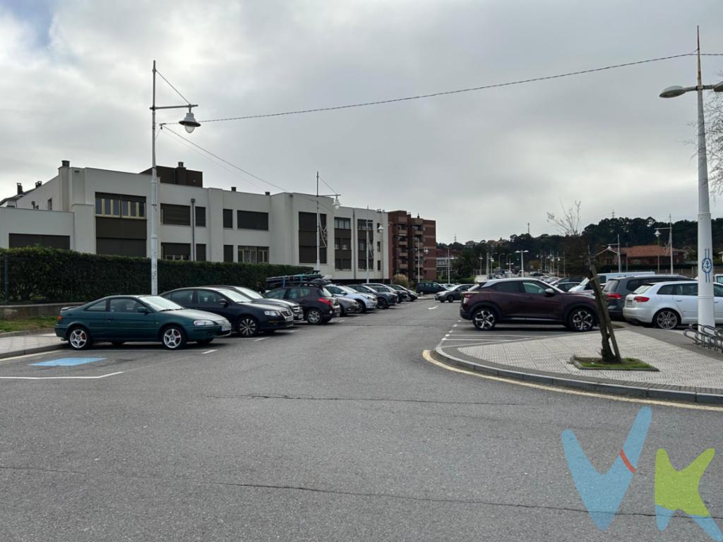  ¡Atención para los que buscan un buen Almacén o Trastero en Salinas!Con una  superficie construida de 104.5 metros cuadrados ofrece un amplio espacio para diseñar y adaptar según las necesidades  del comprador.Se sitúa en un edificio  construido en 1984, en la Planta Baja del Portal al que accedes muy cómodamente al no tener ninguna Barrera Arquitectónica. Esta característica es especialmente valiosa para quienes deseen aprovechar al máximo su inversión.El espacio interior está diseñado para facilitar cualquier adaptación futura, ofreciendo amplitud.Gracias a su ubicación estratégica en Salinas, justo enfrente de la Playa  esta propiedad es accesible desde diversos puntos de la ciudad y está rodeada de servicios esenciales.Contáctenos hoy mismo y programe una visita para conocer de cerca este excelente espacio.Confía en Profesionales acreditados. Disponemos de las certificaciones CRS y Realtor y todos nuestros agentes tienen la titulación AIR (Agentes inmobiliarios Registrados). Tenemos más de 30 años de experiencia en el sector. Todas las cantidades recogidas como depósito están garantizadas mediante seguro de caución.Consulta nuestras reseñas en Google y descubre por qué tantos clientes confían en nosotros.El precio NO incluye: Impuestos, gastos de Notaría, registro y honorarios de los servicios contratados por los compradores a la Agencia Inmobiliaria.