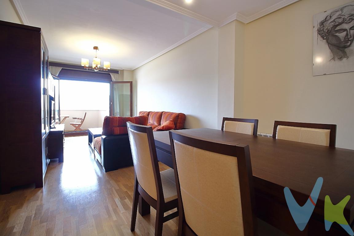 ¡Magnífica oportunidad de inversión en Muros de Nalón! Presentamos un espléndido piso en venta que combina comodidad, estilo y funcionalidad. Este inmueble, situado en la pintoresca localidad asturiana, destaca por su excelente ubicación y sus características de alto nivel. El piso, ubicado en la primera planta de un edificio construido en 2007, ofrece todas las comodidades modernas y un ambiente acogedor.Con dos amplias habitaciones, este piso brinda el espacio ideal tanto para una familia como para parejas o profesionales que buscan calidad de vida. Los 87.17 metros útiles del inmueble están distribuidos de manera óptima para maximizar el confort y la funcionalidad. La luminosidad del salón principal invita a disfrutar de agradables momentos de relax, gracias a sus grandes ventanas que permiten la entrada de luz natural durante todo el día. La cocina, totalmente equipada, es perfecta tanto para quienes disfrutan cocinando como para aquellos que prefieren un espacio práctico y moderno. Ambas tienen acceso a una estupenda terraza desde donde poder disfrutar de unas vistas espectaculares. Las dos habitaciones ofrecen tranquilidad y silencio, con suficiente espacio para mobiliario adicional y almacenamiento. Una de ellas, la principal, en suite con baño. Al ser un edificio relativamente reciente, construido en el 2007, las instalaciones y materiales están en excelentes condiciones, garantizando una larga vida útil sin necesidad de  reformas.A la comodidad de vivir en una primera planta se suma el enorme beneficio de contar con una plaza de garaje. Este adicional es fundamental en una zona donde encontrar estacionamiento puede ser complicado, proporcionando seguridad y conveniencia día a día. Asimismo, el trastero incluido en la venta añade un valioso espacio extra para almacenar pertenencias, bicicletas, herramientas o lo que se necesite.Muros de Nalón es una localidad que ofrece un entorno tranquilo y natural, con fácil acceso a todos los servicios y comodidades. Con playa y piscina con agua de mar. El entorno es perfecto para aquellos que buscan alejarse del bullicio de las grandes ciudades sin renunciar a las ventajas de una infraestructura completa. Desde supermercados hasta colegios y centros de salud, variedad de establecimientos hosteleros, todo se encuentra a pocos minutos de distancia.Este piso representa una inversión inteligente, tanto por sus características como por su ubicación privilegiada. La relación calidad-precio de este inmueble es inmejorable, y se trata de una oferta que no estará disponible por mucho tiempo. Si está buscando un lugar que combine calidad, comodidad y una excelente ubicación, este piso en Muros de Nalón es, sin duda, la opción perfecta.Estamos seguros de que se sorprenderán gratamente con cada detalle de esta propiedad. Para más información o para concertar una visita, no dude en contactarnos. ¡No deje pasar esta oportunidad única!Contamos con más de 35 años de experiencia acreditada y nuestro objetivo es garantizarle un servicio de compra humano, ético, de calidad, fácil y seguro. Nuestro equipo lo integran agentes con la titulación AIR (Agente Inmobiliario Registrado), somos CRS (Council of Residential Specialist) y API. (Agente de la Propiedad Inmobiliaria Colegiado nº248). Contamos con un seguro de Caución que nos permite garantizar el depósito de las cantidades entregadas por nuestros clientes.Te ayudamos con la financiación con las mejores condiciones hipotecarias hasta el 100%.Consulte en nuestras reseñas de Google lo que opinan los clientes que ya han trabajado con nosotros.El precio NO incluye: Impuestos, gastos de Notaría, registro y honorarios de los servicios contratados por los compradores a la Agencia Inmobiliaria.