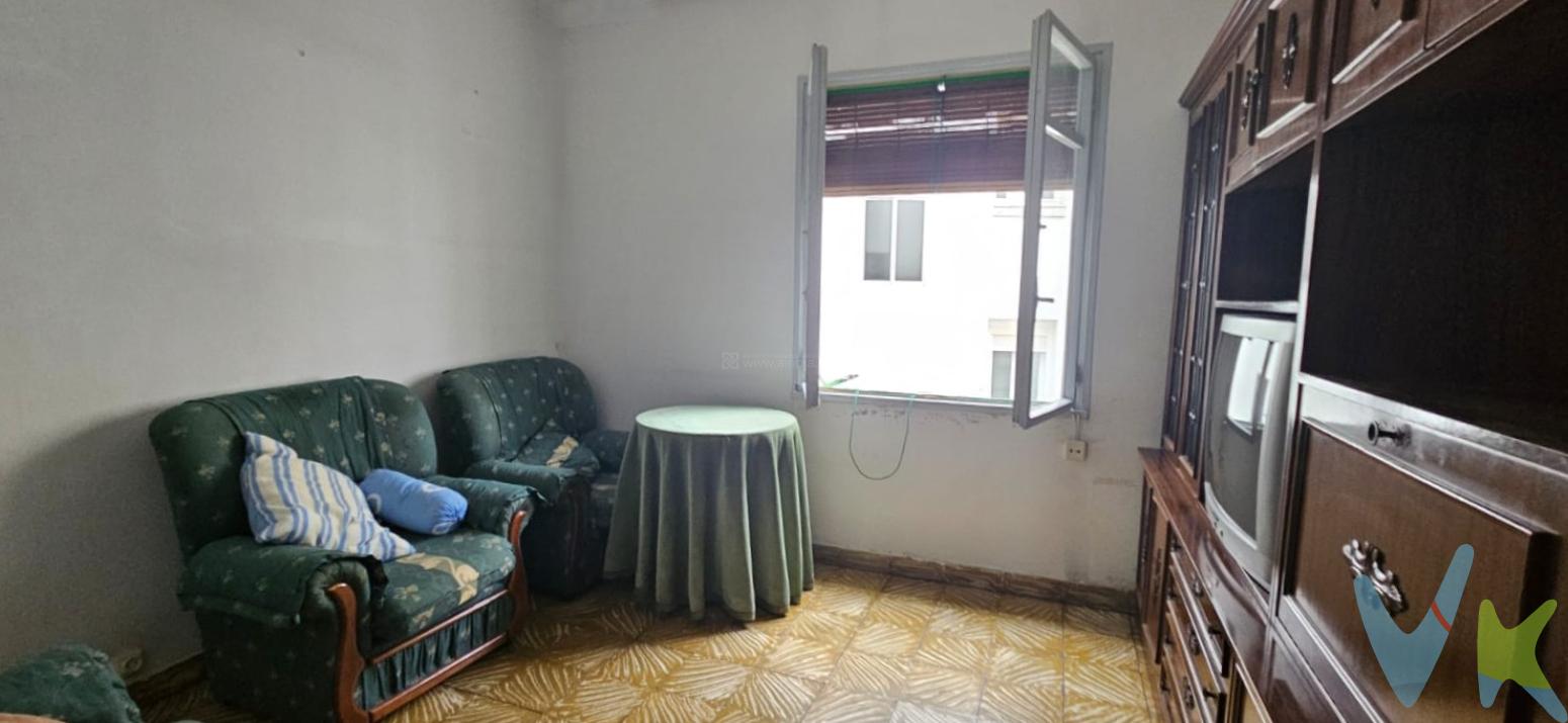 Madre de Dios, piso de 3 dormitorios, para reformar.Muy luminoso y soleado.Buenas vistas.Exterior.Segunda planta sin ascensor.Pocos gastos de comunidad. 