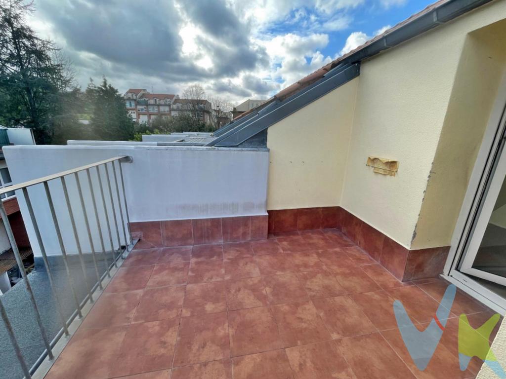 ¡IMPECABLE DUPLEX CON TERRAZA EN RENEDO!Si estás buscando vivienda con terraza para disfrutar del sol y de las veladas con amigos.... ¡¡¡ LA TENEMOS !!!Este SOLEADO piso es tipo dúplex y acaba de ser renovado por completosuelocarpinteríallaves de la luz, radiadores, además recién pintadolisto para que sea tu nuevo hogar.En la planta baja tenemos la cocina completamente amueblada, un aseo y el salón-comedor. En la planta primera nos encontramos cuarto de baño completo y exterior y dos habitaciones, la principal con salida a una maravillosa terraza orientada al SUR.La casa se encuentra en una urbanización con piscina y  aparcamiento para residentes...¡¡ LO TIENE TODO !!Además la zona es perfecta ya que está a un paso del centro de Renedo, donde encontrarás todos los servicios que necesites para el día a día, bancos, colegios, farmacias, supermercados, así como la estación de cercanías que conecta rápidamente con Santander o Torrelavega.Ideal tanto para vivienda habitual como para inversores que quieren ampliar su cartera con un valor seguro de revalorización.Renedo es la capital de Piélagos y su situación y crecimiento hace que en los últimos años sea una zona muy demandada ya que combina la tranquilidad con las buenas comunicaciones.¡¡¡¡ ES UNA GRAN OPORTUNIDAD, NO LA DEJES ESCAPAR !!!!Al comprador se le cobraran 2.000EUR más IVA de gastos de gestión inmobiliaria.Gastos e Impuestos no incluidos en el precio. Compra sujeta a ITP. El comprador se hará cargo de los costes de la escritura e inscripción en el Registro de la Propiedad.