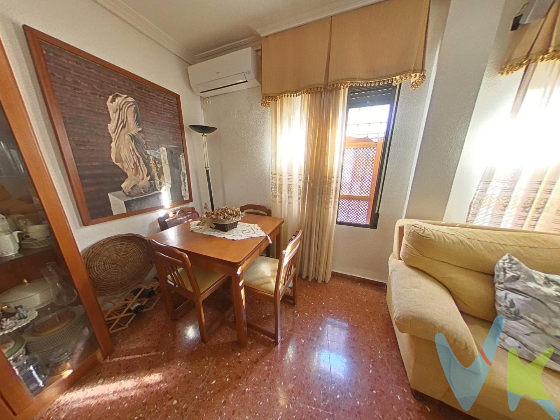 Dicen que vivir en Santa Marina no es solo tener una casa… es formar parte de la historia viva de Córdoba. Un barrio emblemático que nació alrededor de su iglesia fernandina y que, con el tiempo, se ha convertido en un lugar privilegiado donde la tradición y la modernidad se abrazan. Ahora tienes la oportunidad de hacerlo tuyo con esta casa única, lista para entrar a vivir y pensada para quienes buscan comodidad, autenticidad y calidad de vida. 🏠 Distribución ideal para tu día a día. 🔹 Planta baja:. ✔ Cocina independiente y totalmente equipada, lista para tus mejores recetas. ✔ Amplio salón, acogedor, donde disfrutar de tu tiempo en familia. ✔ Baño completo con placa de ducha. ✔ Armario aprovechando el hueco de la escalera. 🔹 Primera planta:. ✔ 3 dormitorios. ✔ Armario empotrado para aprovechar al máximo el espacio. ✔ Baño completo. ✔ Terraza en el dormitorio principal al patio del residencial. ✔ Listo para que solo tengas que traer tus maletas. 🚗 Y aún hay más… De forma opcional por 35.000€ tenemos. ✔ Plaza de aparcamiento a tan solo 1 minuto de la casa. ✔ Trastero incluido con la cochera, porque el espacio extra siempre es un lujo. 🌟 Por qué elegir esta casa??. Porque está en Santa Marina, un barrio castizo que respira autenticidad. Porque combina la historia de Córdoba con la comodidad moderna. Porque aquí no solo compras una vivienda… eliges un estilo de vida único. 📩 📲 ¿La ves o la vives? Contáctanos hoy y da el primer paso hacia tu nuevo hogar en Santa Marina. El comprador tendrá un coste adicional de un 2,5% más IVA del precio de venta final, por el servicio de gestión, asesoramiento y formalización del proceso de compra. Este importe no está incluido en el precio publicado en venta. INFORMACIÓN ADICIONAL. Para cumplir con la normativa vigente tenemos a disposición del cliente el Documento de Información Abreviada D. I. A. Los precios indicados pueden sufrir alteraciones sin previo aviso. Los GASTOS DE LA COMPRA serán según ley (Notaria, Registro e Impuestos) y no están incluidos en el precio señalado. 