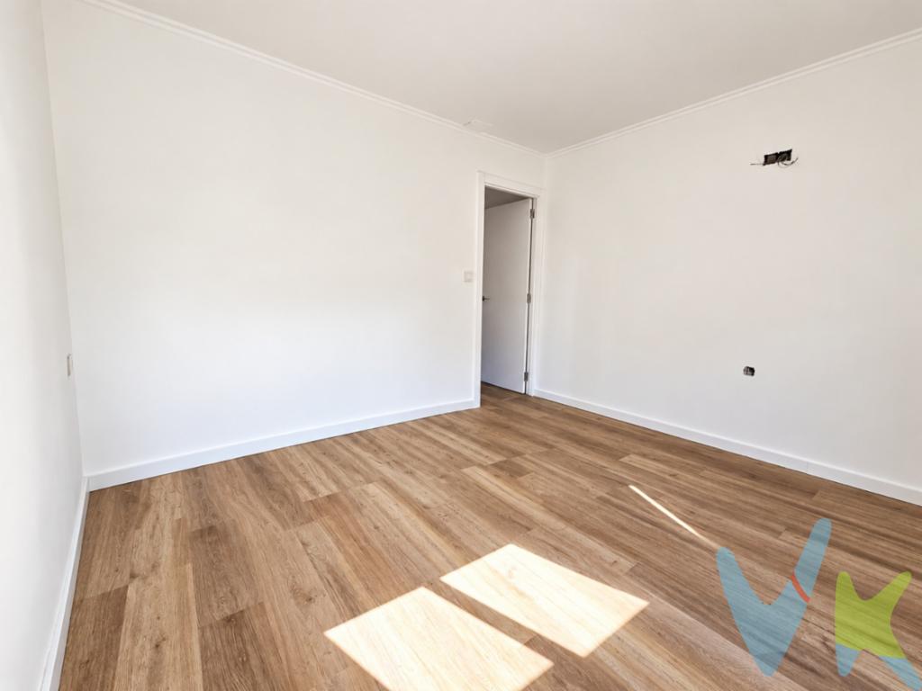 Piso totalmente reformado en Cullera, listo para entrar a vivir y con una ubicación especialmente cómoda tanto para residencia habitual como para segunda vivienda.La vivienda dispone de 65 m² construidos y 45 m² útiles, distribuidos en 2 dormitorios, 1 baño y una zona de día funcional y bien aprovechada. La reforma realizada en 2026 permite disfrutar de una vivienda actualizada desde el primer día, sin necesidad de afrontar obras.Su ubicación es uno de sus puntos fuertes: se encuentra a aproximadamente 1,2 km de la playa de San Antonio y a unos 900 m de la estación de Renfe de Cullera, combinando cercanía al centro urbano, servicios y buena conexión mediante transporte público.Una opción interesante para quien busca vivir en Cullera, disponer de una segunda residencia cerca de la playa o adquirir una vivienda reformada como inversión.Precio: 123.000 Solicita más información o concierta una visita