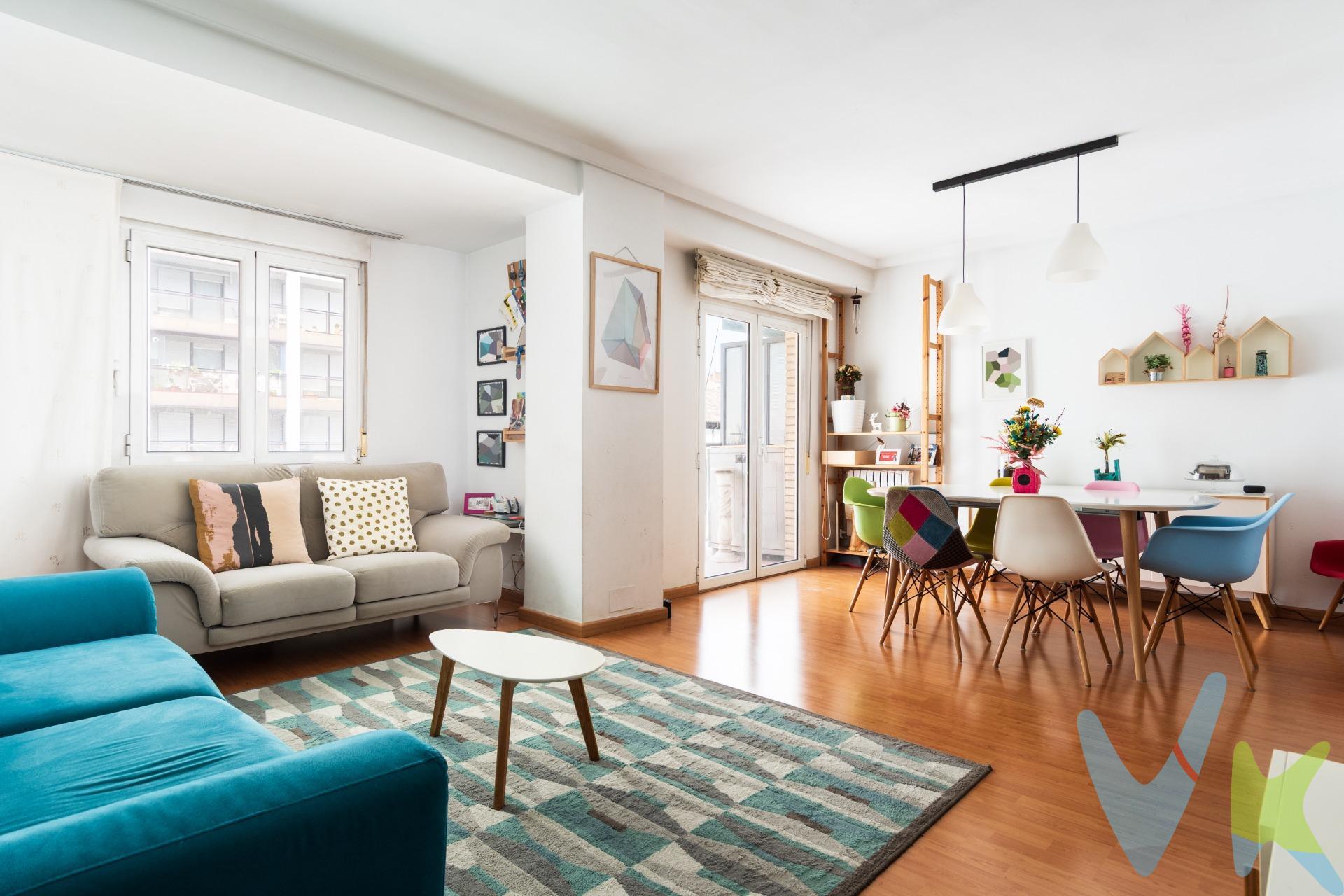 Oportunidad única en Paseo María Agustín – Zaragoza. Piso de 86 m² útiles, en tercera planta con ascensor, listo para entrar a vivir. Cuenta con tres amplias habitaciones, gran salón con balcón y vistas a la calle, cocina equipada y baño completo. Dispone de aire acondicionado por conductos, calefacción central con consumo individual y termo eléctrico. La vivienda está en perfecto estado, muy luminosa y con una distribución cómoda, ideal tanto para vivir como para invertir. Situada en una de las zonas más demandadas de Zaragoza, con todos los servicios, transporte y comercios a pie de calle. 💥 Listo para entrar a vivir. 💥 Excelente ubicación y relación calidad-precio. 💥 No dejes pasar esta oportunidad — visítalo ya. . El precio no incluye impuestos, gastos de notaría, registro ni honorarios de intermediación. Este anuncio tiene carácter informativo y no es contractual. Puede estar sujeto a errores o modificaciones. 