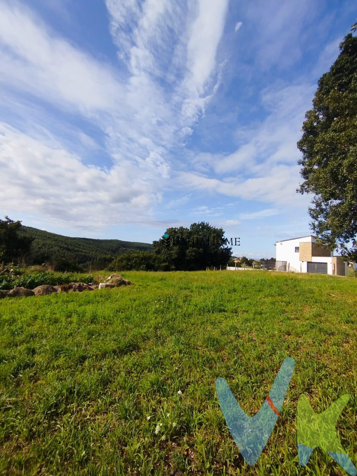 🌿 ¡OPORTUNIDAD ÚNICA EN ORUÑA DE PIÉLAGOS! 🏡. 📍 Ubicación: La Venera, Oruña de Piélagos (Cantabria). 💰 Precio: 198.000 €. 📄 Según informe del Ayuntamiento de Piélagos, el terreno está clasificado como suelo rústico y urbano, con posibilidad de construir 2 viviendas unifamiliares según normativa vigente. 📐 CARACTERÍSTICAS URBANÍSTICAS DEL TERRENO. ✅ Superficie edificable: hasta 200 m², en dos plantas:. Planta baja: 100 m². Planta alta: 100 m². ✅ Altura máxima: 7 m. ✅ Ocupación del suelo: 15%. ✅ Coeficiente de edificabilidad: 0,20 m²/m². ✅ Distancia mínima a colindantes: 6 m. ✅ A 200 m de núcleos urbanos. 🔌 INFRAESTRUCTURA DISPONIBLE. 💧 Agua potable con acometidas preparadas . 🚽 Alcantarillado municipal. 🚜 Acceso por caminos de tercer orden. 🌱 USOS ALTERNATIVOS VIABLES. Además de vivienda, el terreno permite otros usos compatibles con el entorno rural:. 🔹 Proyectos artesanales, educativos, culturales y de ocio. 🔹 Explotación turismo rural, campamentos turísticos, áreas de servicio para autocaravanas 🐄. 🔹 ACCESO FÁCIL DESDE SANTANDER. A solo 15 minutos en coche desde Santander 🚗, por la A-67 en dirección Torrelavega, la salida hacia Oruña de Piélagos. Un acceso cómodo y rápido para vivir en la naturaleza sin renunciar a la ciudad. 🌄 ENTORNO NATURAL Y ENCLAVES DE INTERÉS. Ubicado en una zona privilegiada:. 🍴 Gastronomía local destacada con restaurantes tradicionales cántabros. 🚶 Rutas de senderismo y paseos junto al río Pas. 🏖️ A pocos minutos de playas como Liencres y Canallave. 🏰 Cerca del Parque Natural de las Dunas de Liencres y el patrimonio histórico de Piélagos. 📁 Toda esta información puede consultarse con detalle en la ficha urbanística disponible. ✨ Vive o emprende en plena naturaleza sin renunciar a las comodidades. 📞 Contáctanos para más información o una visita sin compromiso.