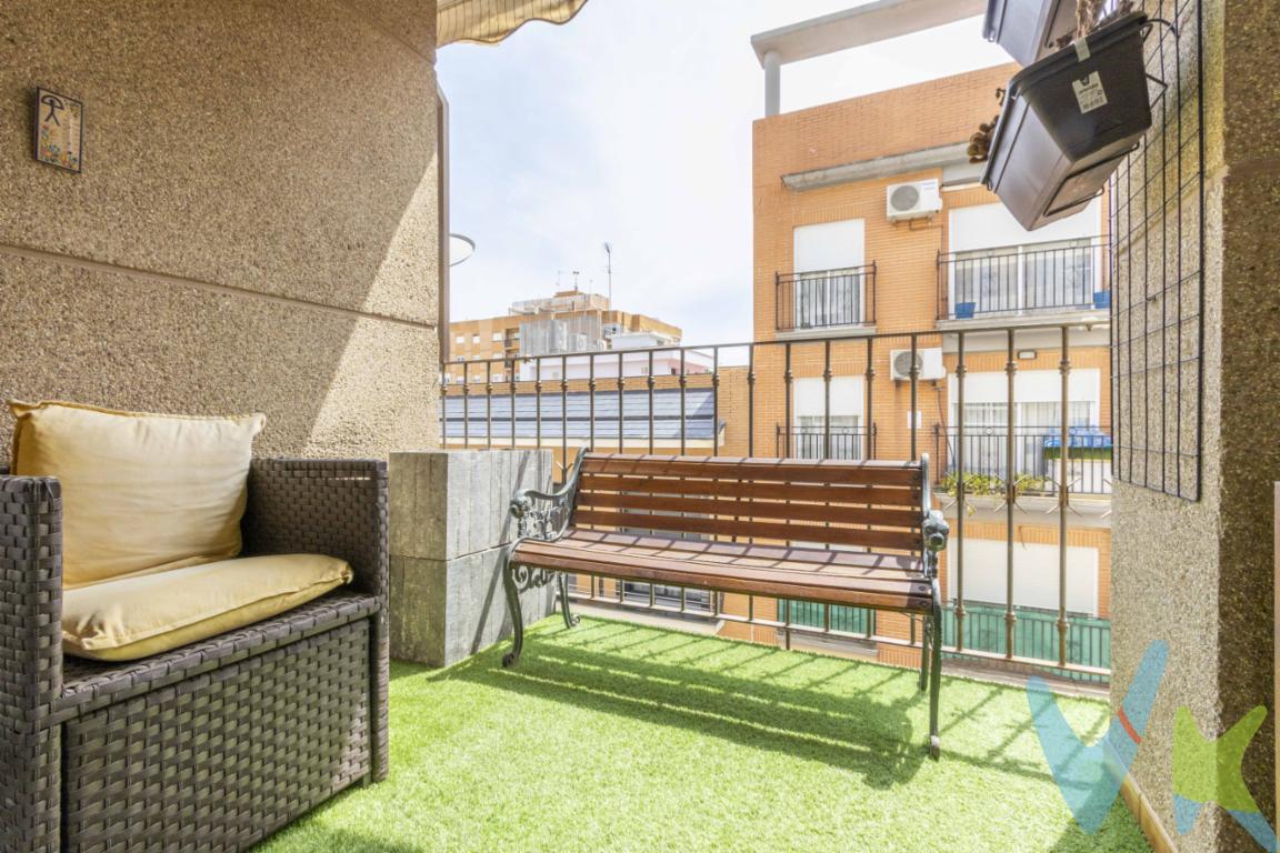 Ya tienes tu vivienda en Albuixech , un piso seminuevo , para entrar a vivir ,  una vivienda amplia , muy cuidada.La vivienda esta situada al lado de la huerta , en  la entrada de la población , una zona muy tranquila , donde podrás dejar a tus hijos que jueguen en la calle sin preocupaciones , Esta bonita vivienda  consta de 3 habitaciones , 2 baños , uno con ducha y otro con bañera en suite , las paredes lisas , aire acondicionado en comedor , armarios empotrados , y el suelo de terrazo recién vitrificado.la vivienda se vende con  dos garajes situados en la calle Juan Carles I , 16 , que esta situada justo al girar la calle . Destaca su espaciosa cocina , con galería , el tamaño de las habitaciones, y comedor . Ven a ver la zona si no lo conoces , esta situada cerca del mar , en la zona norte de Valencia. A tan solo 15 minutos de Valencia en coche , y en breve la construcción de un colegio nuevo y la ampliación del polideportivo.Te invitamos a ver la vivienda , solicita tu visita , te encantara!!!!! 