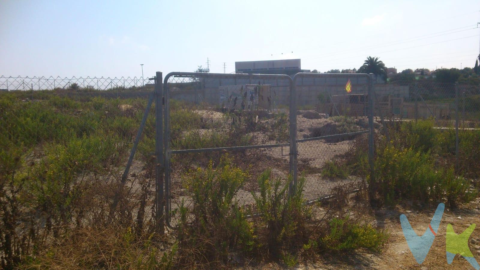 Estupenda parcela rural ubicada en la Carretera de Jerez cuya extensión es de 540 metros cuadrados. Este rincón puede convertirse en el sitio  ideal para disfrutar del aire libre  rodeado de naturaleza . Así que si estabas interesado en una parcela  como esta para destinarla a lo que mas te guste no dudes en ponerte en contacto con nosotros para obtener más información y concertar una visita. . ¡No dejes pasar esta oportunidad!