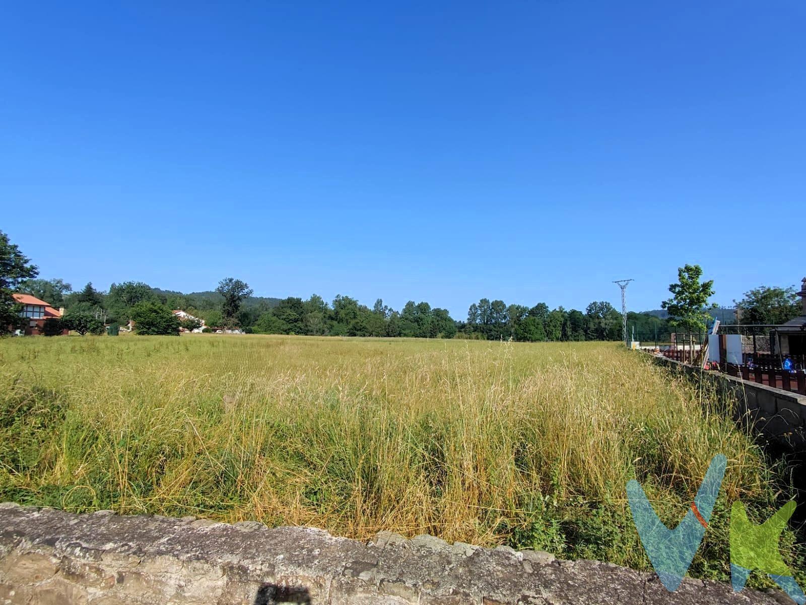 Si tu sueño es vivir en una casa... aquí tienes un terreno ideal para construir!!!! . En el pueblo de Carandia , ayuntamiento de Piélagos tenemos un terreno urbano totalmente llano  de 1.790m2 . Rodeado de zonas verdes, pero al mismo tiempo cerca de todos los servicios. A 10 min de torrelavega y 20de Santander. No pierdas la oportunidad ven a visitarla y haz realidad tu sueño!!. Los impuestos, gastos de notaría y registro no están incluidos en el precio.