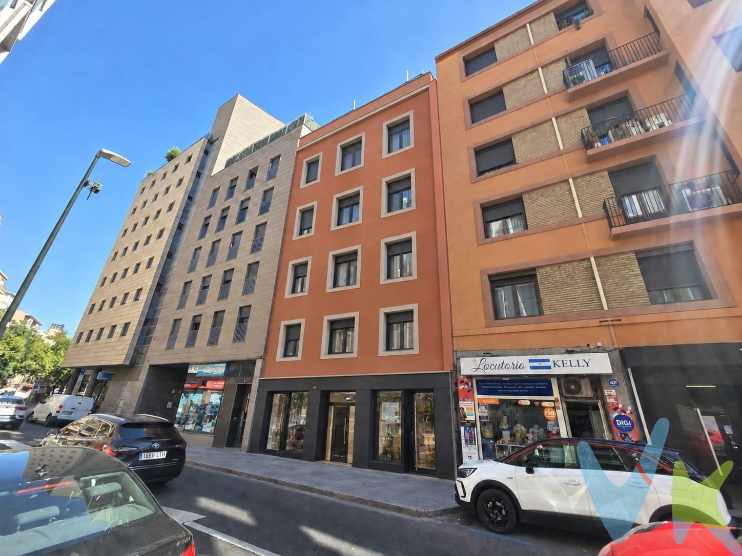 CALLE CORTES DE ARAGON.- Piso céntrico de 65m². La vivienda exterior a la calle muy luminosa está distribuida en cuatro dormitorios, salón, cocina, baño y aseo. Calefacción y agua caliente sanitaria individual de gas ciudad. Aire acondicionado por split. La finca y la vivienda están teniendo mejoras es estos momentos. El piso es una tercera planta sin ascensor. No dejes de ver la visita virtual 360º donde podrás ver con todo detalle esta vivienda. Gastos e impuestos no incluidos. A título orientativo, en segundas transmisiones, el comprador abonará: Impuesto sobre Transmisiones Patrimoniales (ITP), tipo general en Aragón al 8% (*). Base de cálculo: mayor valor entre precio de compraventa o valor de referencia catastral. Gastos de Notaría y Registro: Aranceles variables según precio, número de copias y complejidad; cálculo según tarifas normativas. Si se precisa hipoteca: Tasación, condiciones y costes bancarios según entidad elegida por el comprador; así como gastos de gestoría y cualesquiera otros inherentes a la compraventa. No se incluyen otros gastos o tributos que puedan por Ley corresponder al comprador. Operación sujeta a doble mediación. Existen honorarios a cargo del comprador, salvo pacto en contrario, no incluidos en PVP. El consumidor conforme a la normativa vigente podrá solicitar información y documentación adicional relativa al inmueble, sus características, condiciones de la operación y del servicio de mediación en la oficina y/o a través de nuestro teléfono de contacto o mail. La agencia actúa exclusivamente como intermediaria en la compraventa, cuyas condiciones, en todo caso, estarán sujetas a la aceptación expresa del vendedor del inmueble y posterior formalización del contrato. La información suministrada se corresponde con la disponible a la fecha de publicación, pudiendo variar en función de las circunstancias o actualizaciones legales, contractuales y fiscales. Anuncio de carácter meramente informativo. Para una información exhaustiva sobre el funcionamiento, tipos impositivos y bonificaciones del ITP en Aragón, puede consultar el portal oficial de la Agencia Tributaria Autonómica. Tarifas notariales y registrales reguladas en el Anexo I del Real Decreto 1426/1989 y Anexo I del Real Decreto 1427/1989, respectivamente. Anuncio no vinculante, puede contener errores.