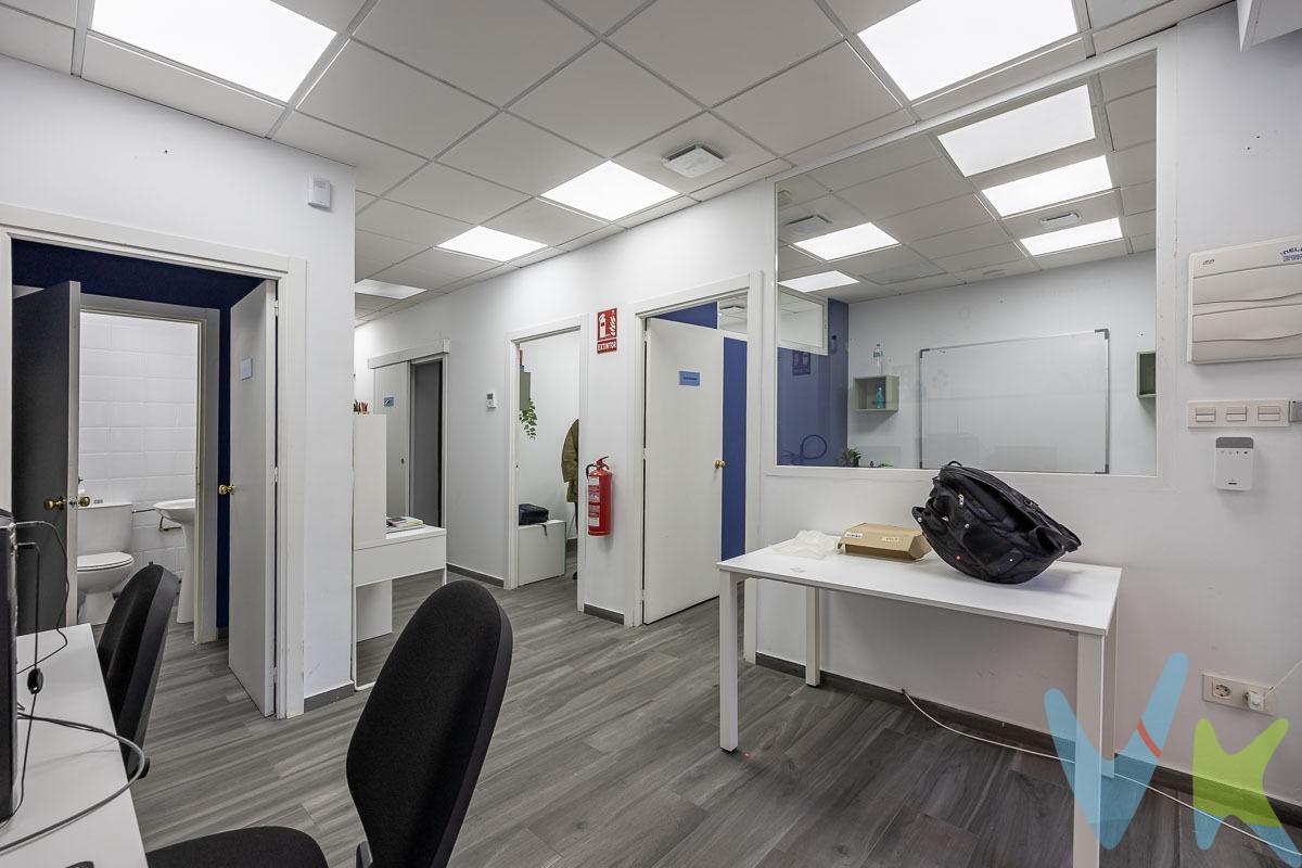 ¡Inversión con buena rentabilidad en Granada capital! Local con inquilino, reformado y en excelente zona. Se vende local comercial de 92 m² construidos, totalmente reformado, dividido en varias dependencias y con dos aseos. Ubicado en una calle perpendicular al Camino de Ronda, una de las zonas más consolidadas y demandadas de Granada. Se encuentra rodeado de todos los servicios (comercios, oficinas, bancos, centros educativos..) y con excelente conexión de transporte público, con paradas de metro y autobús a escasos metros. El local está alquilado actualmente a un inquilino solvente, con contrato en vigor, lo que garantiza una rentabilidad aproximada del 5% anual desde el primer día. Una oportunidad única para inversores que buscan un activo con ingresos estables, en una ubicación privilegiada y con gran potencial de revalorización. Rentabilidad, seguridad y ubicación en una sola inversión. ¡No la dejes escapar!. Ref. N334. * El PVP indicado no incluye impuestos ni gastos de Escritura. * Honorarios agencia no incluidos. * Las superficies expresadas en esta página tienen carácter descriptivo y son aproximadas. * Los precios pueden ser susceptibles de modificación sin previo aviso. * Esta propiedad se vende SIN muebles.
