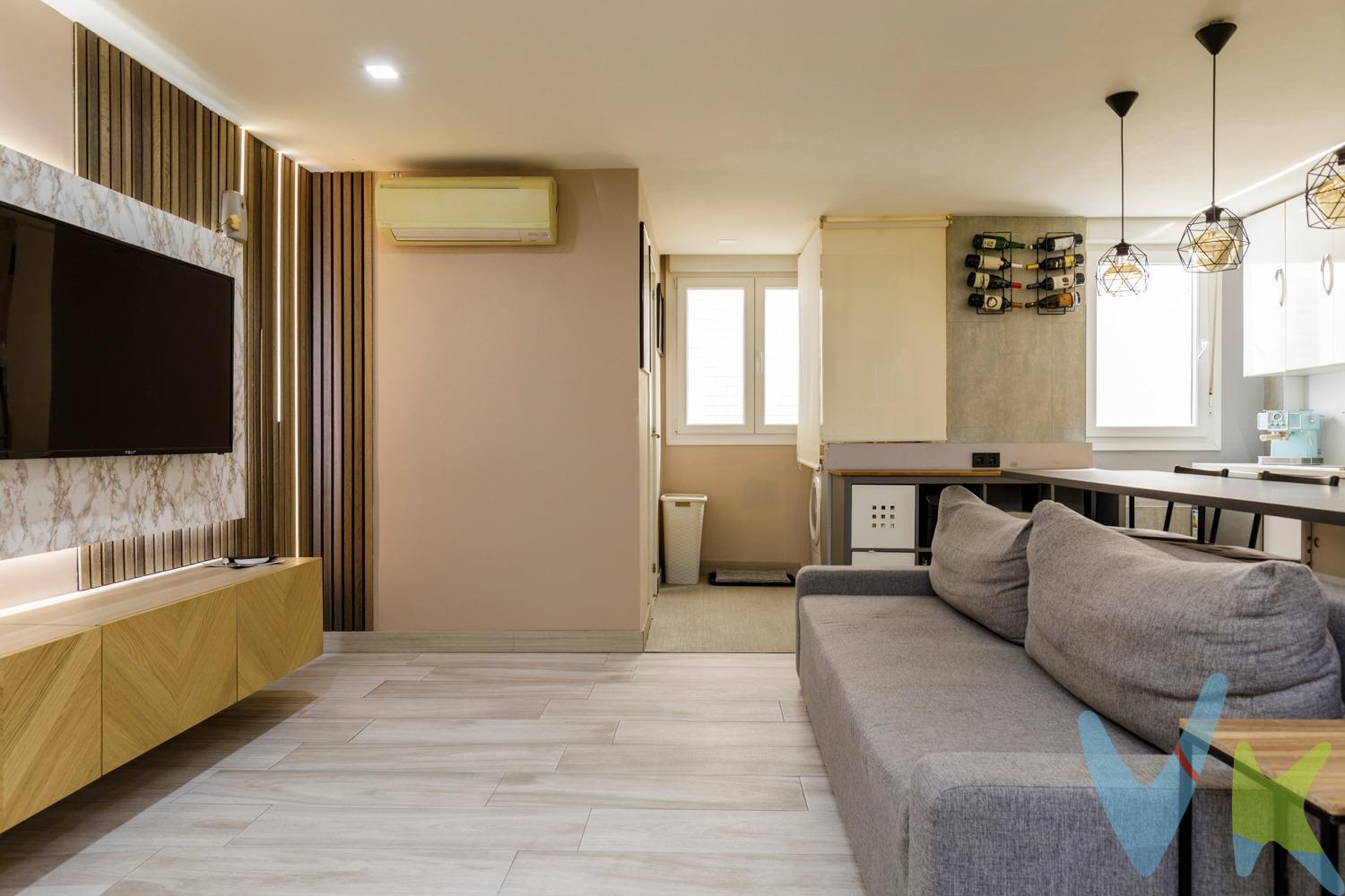 Bonito piso completamente reformado, ubicado en la calle Ventura Rodríguez, muy próxima a Avenida San José y Tenor Fleta, una zona bien comunicada y con todos los servicios cerca. Se trata de una tercera planta con parte exterior, lo que le aporta buena luz natural. La vivienda se distribuye en un salón con cocina abierta equipada con todos los electrodomésticos, dos dormitorios y un baño con plato de ducha. Dispone de suelos laminados y ventanas tipo Climalit, lo que garantiza confort y aislamiento. La reforma es reciente, por lo que no tendrás que preocuparte de obras: ¡está listo para entrar a vivir!. Además, cuenta con pocos gastos de comunidad. ¡Llámanos para más información y para solicitar una visita!