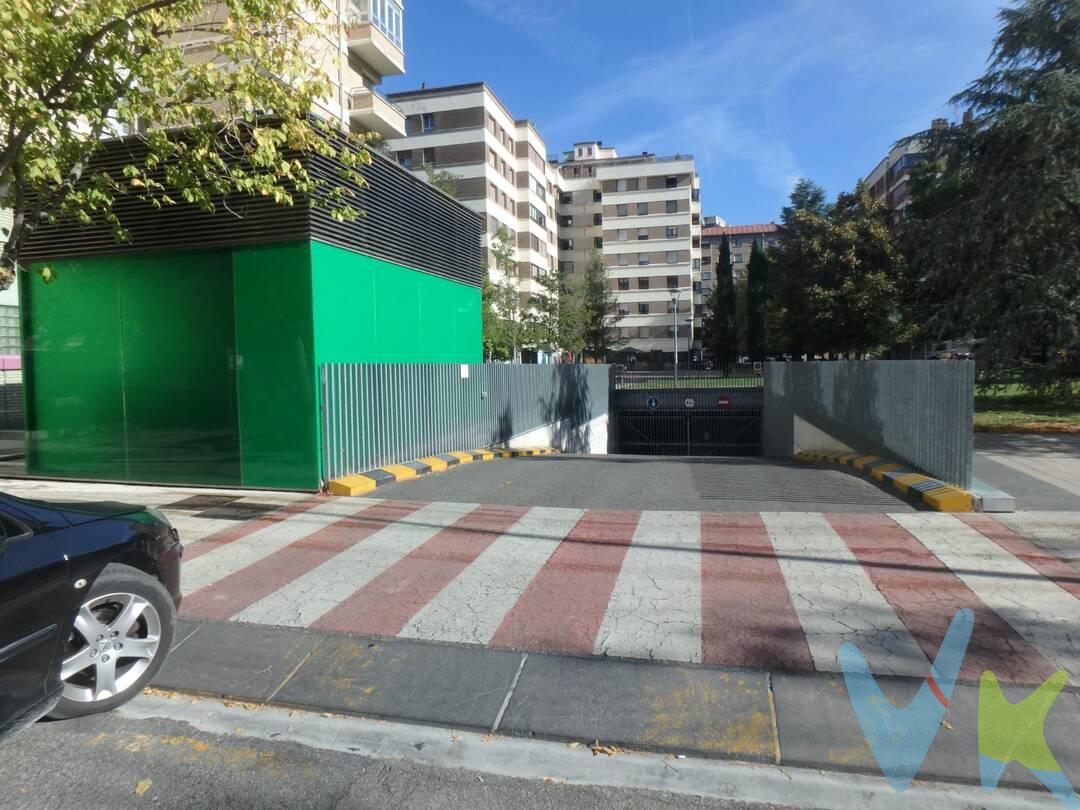 ¡OPORTUNIDAD EN ITURRAMA! Se venden 8 plazas de garaje para moto, situadas en el parking de Iñigo Arista, una ubicación céntrica, cómoda y de fácil acceso, en el corazón de Iturrama.
Una excelente opción tanto para uso propio como para inversión, en una zona consolidada de Pamplona.
POSIBILIDAD DE COMPRA FLEXIBLE

8 plazas disponibles
Venta de las 8 plazas en un único lote
También posibilidad de adquirir 2 lotes de 4 plazas
El precio anunciado es por plaza

Si buscas una plaza para tu moto o quieres realizar una inversión con varias plazas, esta puede ser una buena oportunidad.
Contacta para ampliar información, conocer la ubicación exacta y concertar una visita.
En el precio NO están incluidos impuestos, notaría y registro.
 