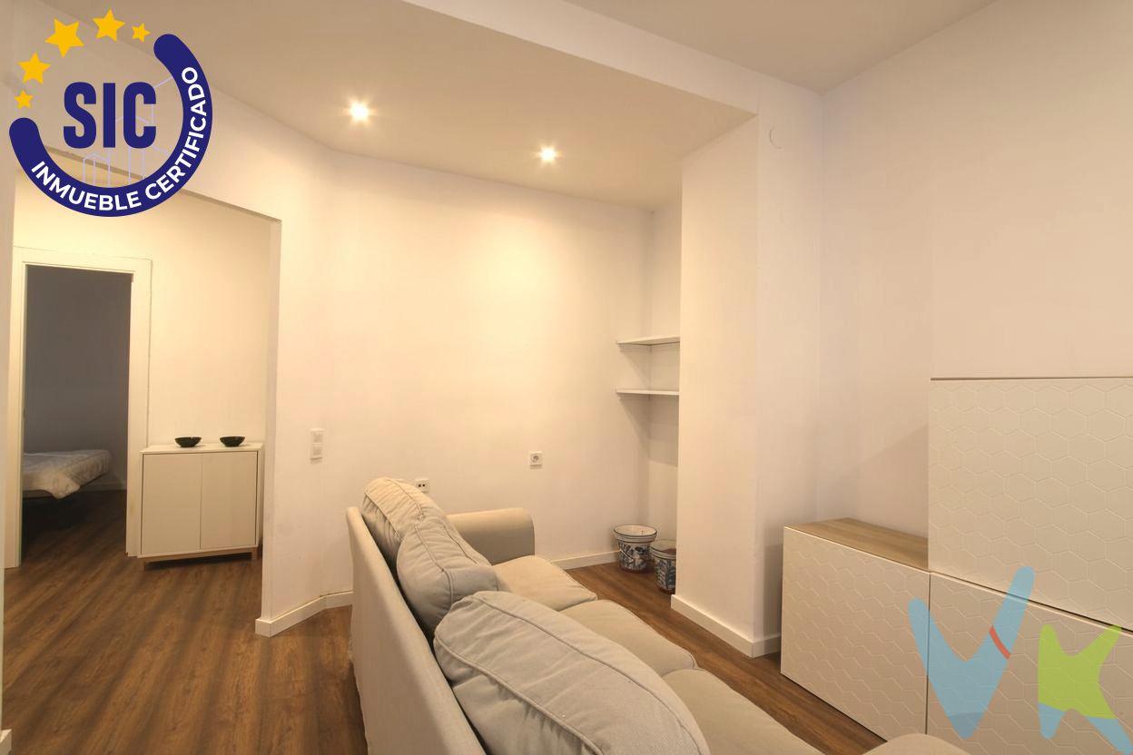 Se vende encantador piso muy luminoso en primera planta, en un edificio histórico de 1880, con fachada completamente rehabilitada y con balcones a dos calles. Esta acogedora vivienda cuenta con 64 m2 útiles (57 m2 construidos) ofrece una distribución práctica que destaca por su luminosidad natural durante todo el día. Situado en una primera planta, dispone de dos balcones orientados a distintas calles, Na Jordana y Gutenberg lo que garantiza ventilación cruzada y una agradable sensación de amplitud. El piso ofrece una distribución muy cómoda y bien aprovechada, con dos habitaciones equipadas con armarios empotrados amplios y altos, ideales para optimizar el espacio de almacenamiento. Cuenta además con un baño completo de estilo funcional y además una cocina independiente totalmente equipada con electrodomésticos, ideal para quienes disfrutan de la comodidad y el orden en el espacio de cocina. El salón-comedor es amplio y confortable, e incluye aparato de aire acondicionado, perfecto para mantener la temperatura ideal en cualquier época del año. La ubicación es uno de sus mayores atractivos: se sitúa muy cerca del cauce del río Turia, una de las zonas más valoradas por su entorno natural y espacios para pasear o practicar deporte, y también próximo al centro de la ciudad, con todos los servicios, comercios y transporte público al alcance de la mano. Una oportunidad ideal para quienes buscan vivir con comodidad, luz y una ubicación privilegiada. VENTA:. PVP 254.000€.  Gastos e impuestos no incluidos en el precio. La compra conlleva impuestos y gastos de formalización para el comprador. A título orientativo se informa que en segundas transmisiones el  ITP  con carácter general en  Valencia  es del  10%, pudiendo existir otros tipos impositivos atendiendo a  las circunstancias  personales del comprador u otras circunstancias previstas legalmente. Base imponible del impuesto el mayor valor entre el precio de compraventa, la tasación o el valor de referencia catastral. En cuanto a los gastos de  notaría y registro, en su caso,  suelen oscilar aprox; entre 1,5% y 2,5% (aranceles variables según precio, n.º de copias y complejidad). El comprador elige notario. Si el comprador precisase de  hipoteca: tasación, condiciones y costes bancarios serán según entidad elegida por el comprador, así como los gastos de gestoría, y cualesquiera otros gastos inherentes a la formalización de la compraventa que legalmente correspondan a la parte compradora, salvo pacto expreso en contrario con el vendedor. El consumidor tiene,  conforme a la normativa vigente, a su disposición información y documentación adicional relativa al inmueble y condiciones de la compraventa, que podrá ser consultada en C/Joaquín Costa 4, bajo 46005 Valencia o urbe2@remax.es. Honorarios de mediación inmobiliaria a cargo del  COMPRADOR: (3% del precio final de venta más IVA (21%), salvo otro pacto.); y  de VENDEDOR (según acuerdo con el mismo). . Se informa al consumidor que la agencia actúa como intermediaria inmobiliaria en la operación, estando cualquier eventual compraventa y sus condiciones sujeta a la aceptación expresa del propietario-vendedor y a la posterior formalización del correspondiente contrato.