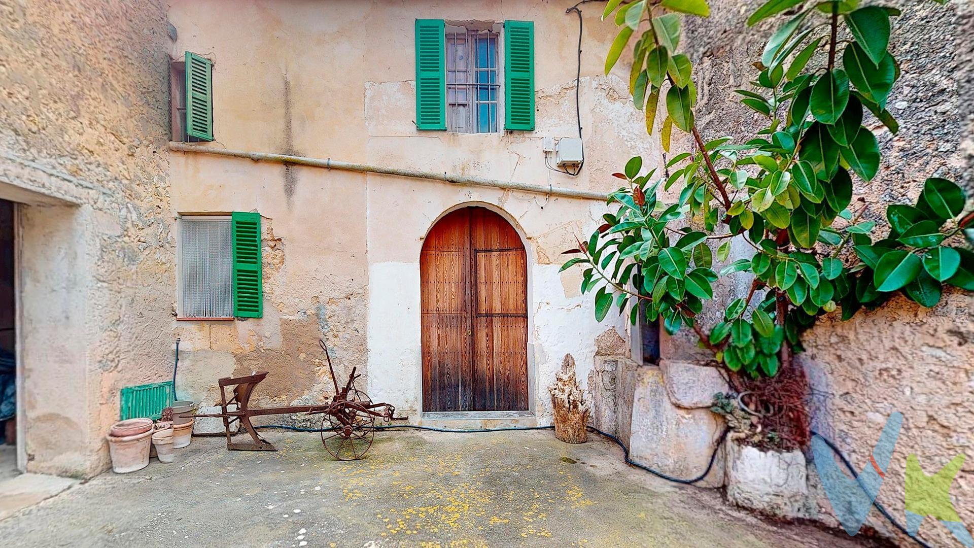 Casa tradicional a reformar en Ses Alqueries – Ideal para inversores con visión. En el pintoresco y tranquilo núcleo de Ses Alqueries, en el municipio de Santa Eugènia, se encuentra esta propiedad única. . Una auténtica casa mallorquina del año 1900, con carácter, historia y muchas posibilidades para quien quiera darle una nueva vida. La edificación cuenta con 357 m² distribuidos en planta baja y planta primera, con 2 habitaciones, baño exterior, y espacios amplios como patio, establo, corral, terrazas y almacenes. . En total, encontramos  357 m² construidos sobre una parcela de 384 m². La casa necesita una reforma integral, lo que la convierte en una excelente oportunidad para promotores, constructores o inversores que busquen un proyecto con alma, en una zona cada vez más valorada. . El inmueble ofrece un enorme potencial para crear una vivienda exclusiva. Ubicada en un entorno tranquilo, con calles de piedra, casas antiguas y vistas abiertas al campo y a la sierra tramontana, Ses Alqueries conserva el encanto de la Mallorca auténtica, pero con buena conexión con Palma y otros puntos clave de la isla. Esta es una de esas oportunidades que no aparecen todos los días: una casa con historia, metros de sobra y un entorno privilegiado. 📍 Se puede visitar sin compromiso. 📞 Si estás buscando un proyecto diferente, llámanos y ven a conocerla. Este inmueble ha sido certificado por ABSI (Asociación Balear de Servicios Inmobiliarios), garantizando que toda la documentación necesaria ha sido supervisada por la agencia comercializadora y que forma parte de la bolsa de propiedades en multiexclusiva ABSI. Inmobiliaria Inscrita en el Registre Oficial d’Agents Immobiliaris de les Illes Balears con el NÚMERO REGISTRO: GOIBE747077/2024. 
