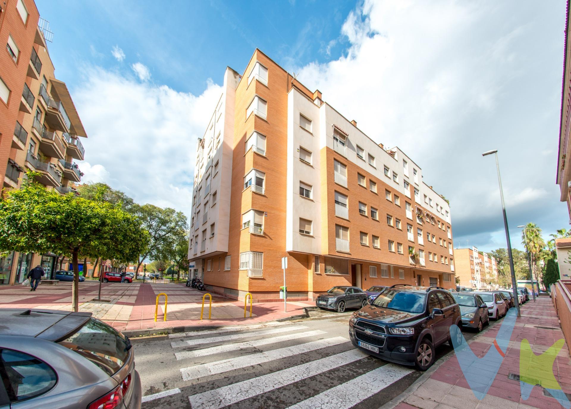 Crea el hogar que siempre has soñado en este piso, bueno, bonito y amplio…Encontrar un piso exterior, luminoso, bien situado y tranquilo no es tarea fácil. Ubicado junto a la Clínica San Basilio, esta coqueta vivienda…te va a conquistar. Sus espaciosos dos dormitorios, su baño completo, su amplio y luminoso salón, su completa y generosa cocina, óptimo garaje y trastero, lo llenan de razones para independizarte o empezar una familia.. tú decides. Cuando quieras, puedes verificarlo. 🔑 Comercialización en multidifusión. Por mandato expreso del propietario, este inmueble se comercializa en multiexclusiva, lo que garantiza un acceso completo a la información, un servicio profesional y una gestión ordenada, sin interferencias de terceros. Si eres agente inmobiliario y tienes un cliente interesado, estaremos encantados de colaborar. Contáctanos sin compromiso. 🤝 Una compra tranquila y bien acompañada. Al contactar directamente con nosotros, evitarás molestias innecesarias a la propiedad. Nos encargamos de toda la intermediación, facilitándote la documentación, la información necesaria y un trato cercano, claro y sin complicaciones. Te informaremos con total transparencia de todos los aspectos de la compra, incluidos gastos y honorarios de agencia para que tomes decisiones con calma y seguridad. Nuestra forma de trabajar se basa en algo muy sencillo:. Calma → la tranquilidad de comprar tu vivienda con acompañamiento profesional en todo el proceso con nosotros. ℹ️ Información legal. La descripción del inmueble y las imágenes publicadas tienen carácter meramente informativo y no contractual. El precio ha sido fijado por la propiedad y podría sufrir variaciones hasta su formalización en contrato de compraventa. 💰 Gastos de la compra. ●	Impuestos (ITP). o	Con bonificación: 3 %. o	Sin bonificación: 7,75 %. ●	Notaría y Registro: aprox. 1.000 €. ●	Honorarios de agencia: 3 % + IVA, con un mínimo de 3.000 € + IVA. (No incluidos en el precio de venta). ¡Oye, agente inmobiliario! Si estás leyendo este texto y te gusta, te desafiamos a ser creativo y sorprendernos con una adaptación original. ¡Nada de copiar y pegar, queremos ver tu ingenio en acción!. 
