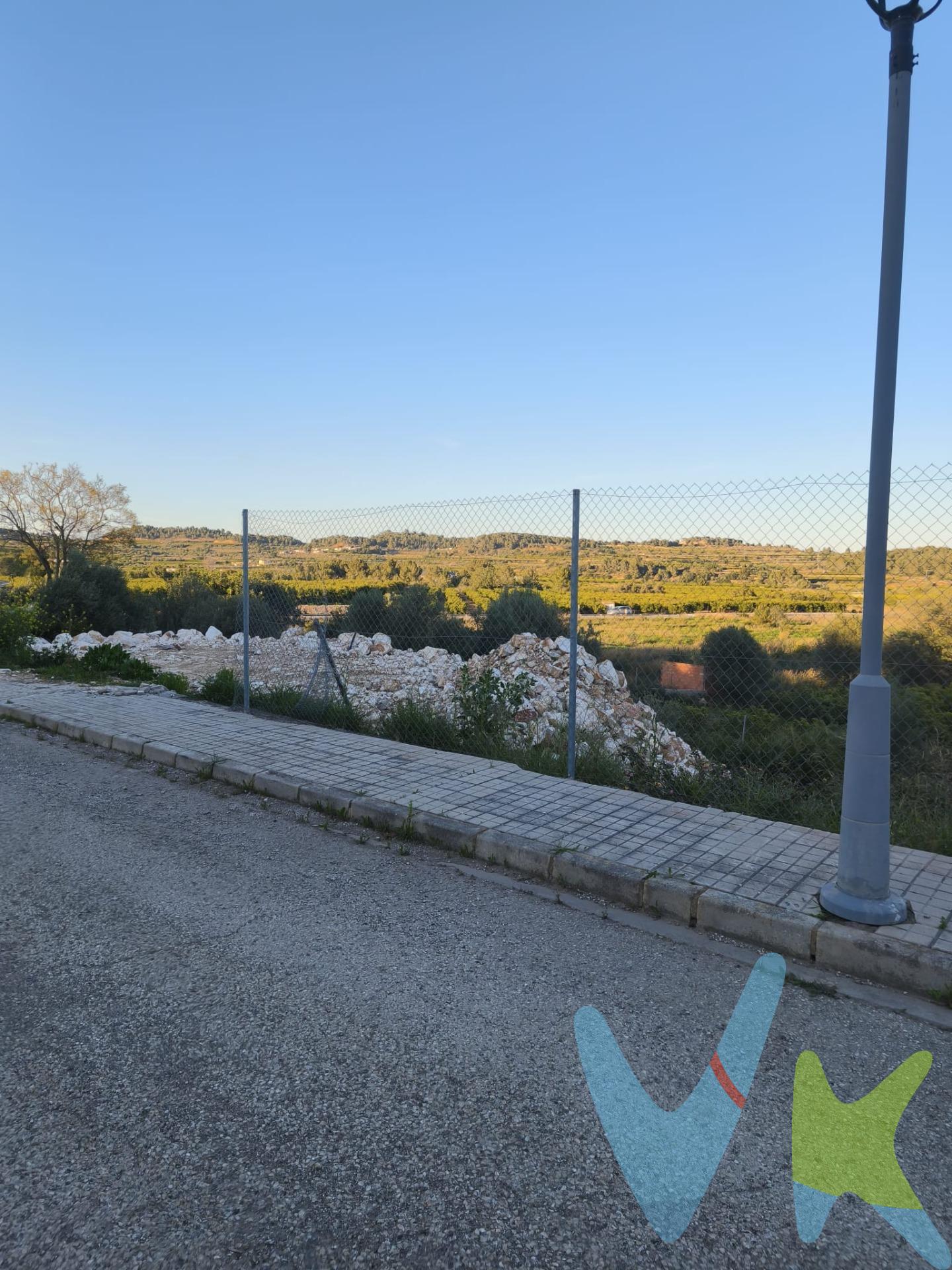 Se vende FINCA ADJUDICADA Nº 4, excelente oportunidad para construir vivienda en una zona tranquila y en crecimiento. VENTA:. PVP 28.000€. Gastos e impuestos no incluidos en el precio. La compra conlleva impuestos y gastos de formalización para el comprador. A título orientativo se informa que en segundas transmisiones el ITP con carácter general en Valencia es del 10%, pudiendo existir otros tipos impositivos atendiendo a las circunstancias personales del comprador u otras circunstancias previstas legalmente. Base imponible del impuesto el mayor valor entre el precio de compraventa, la tasación o el valor de referencia catastral. En cuanto a los gastos de notaría y registro, en su caso, suelen oscilar aprox. entre 1,5% y 2,5% (aranceles variables según precio, n.º de copias y complejidad). El comprador elige notario. Si el comprador precisase de hipoteca: tasación, condiciones y costes bancarios serán según entidad elegida por el comprador, así como los gastos de gestoría, y cualesquiera otros gastos inherentes a la formalización de la compraventa que legalmente correspondan a la parte compradora, salvo pacto expreso en contrario con el vendedor. El consumidor tiene, conforme a la normativa vigente, a su disposición información y documentación adicional relativa al inmueble y condiciones de la compraventa, que podrá ser consultada en C/Joaquín Costa 4, bajo 46005 Valencia o urbe2@remax.es. Honorarios de mediación inmobiliaria a cargo del COMPRADOR: (3.000€ del precio final de venta más IVA (21%), salvo otro pacto.); y de VENDEDOR (según acuerdo con el mismo). Se informa al consumidor que la agencia actúa como intermediaria inmobiliaria en la operación, estando cualquier eventual compraventa y sus condiciones sujeta a la aceptación expresa del propietario-vendedor y a la posterior formalización del correspondiente contrato.
