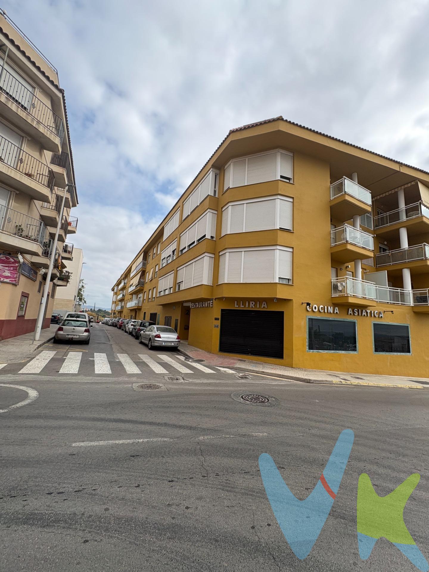 Si necesitas un trastero en zona céntrica de Llíria, te presentamos esta excelente opción. Se trata de un trastero ubicado en finca del año 2007, sita en carrer dels Trulls de Cortina. Con acceso por la finca Nº 2 y   se encuentra en la planta 5ta (zona de trasteros). La finca cuenta con ascensor. Su dimensión es de 24M2 de construcción según catastro. Puedes contactarnos si deseas más información o programar una visita. Será un gusto atenderte. La oferta está sujeta a cambios de precio o retirada del mercado sin previo aviso. Este anuncio en su conjunto, incluyendo textos, fotos, imágenes o cualquier otro contenido del mismo, no es vinculante y puede contener errores. Se muestra a título informativo y no contractual. El inmueble está gestionado por un profesional acreditado en el Registro Obligatorio de Agentes Inmobiliarios de la Comunitat Valenciana, lo que supone las máximas garantías, como seguridad jurídica en su compraventa.  Por mandato expreso del propietario, comercializamos esta propiedad en exclusiva compartida, lo que garantiza un servicio de calidad, un trato fácil y personalizado, una gran difusión en nuestras redes compartidas y sin interferencias de terceros. Estaremos encantados en ayudarle y atenderle en todo lo referente al inmueble. Si eres un compañero inmobiliario estaremos encantados en colaborar con la seriedad y honestidad propia de un profesional.  . . 