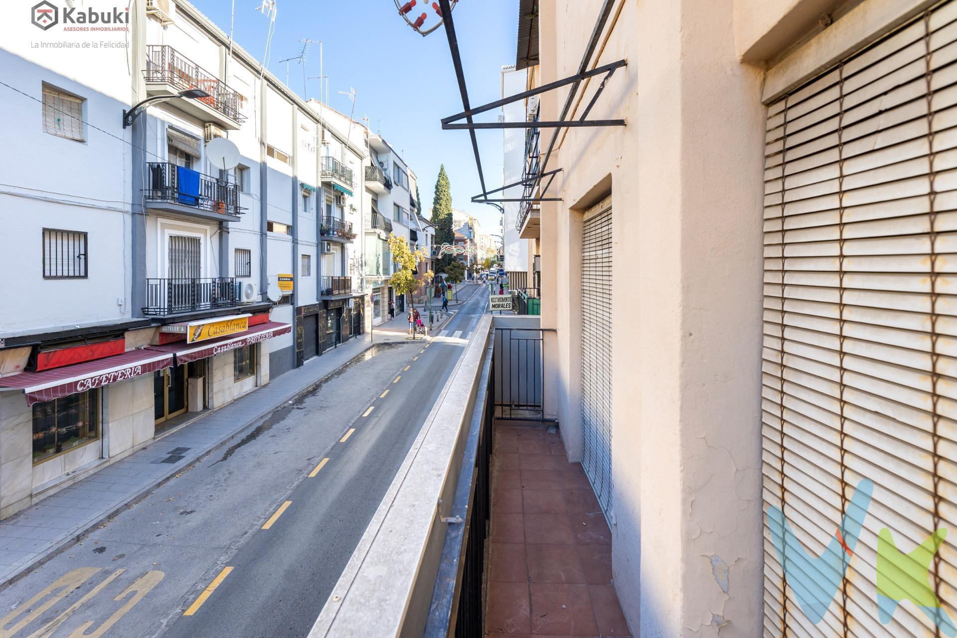 ¿Estás buscando un piso a reformar con muchas posibilidades en el barrio de la Chana? ¡Pues no dejes pasar esta oportunidad! . Te presentamos un piso en primera planta totalmente exterior distribuido en 3 dormitorios, un baño, salón, cocina y terraza. El piso tiene una superficie de 70 m2 y está situado en una zona tranquila y bien comunicada en uno de los barrios más emblemáticos de la ciudad. No dejes escapar esta ocasión única de comprar un piso con local en la Chana, donde encontrarás todos los servicios que puedas necesitar a pocos minutos andando: está cerca de colegios, centros médicos, supermercados, comercios, restaurantes, zonas de ocio, parques.. También tendrás muy cerca paradas de autobús para desplazarte cómodamente a cualquier punto de Granada, por lo que podrás olvidarte del coche. No te lo pienses, ¡ven a visitar con Kabuki e invierte en felicidad!. *** El PVP indicado no incluye impuestos ni gastos de Escritura. Honorarios de agencia no incluidos. *** Las superficies expresadas en esta página tienen carácter descriptivo y son aproximadas. Los precios pueden ser susceptibles de modificación sin previo aviso.