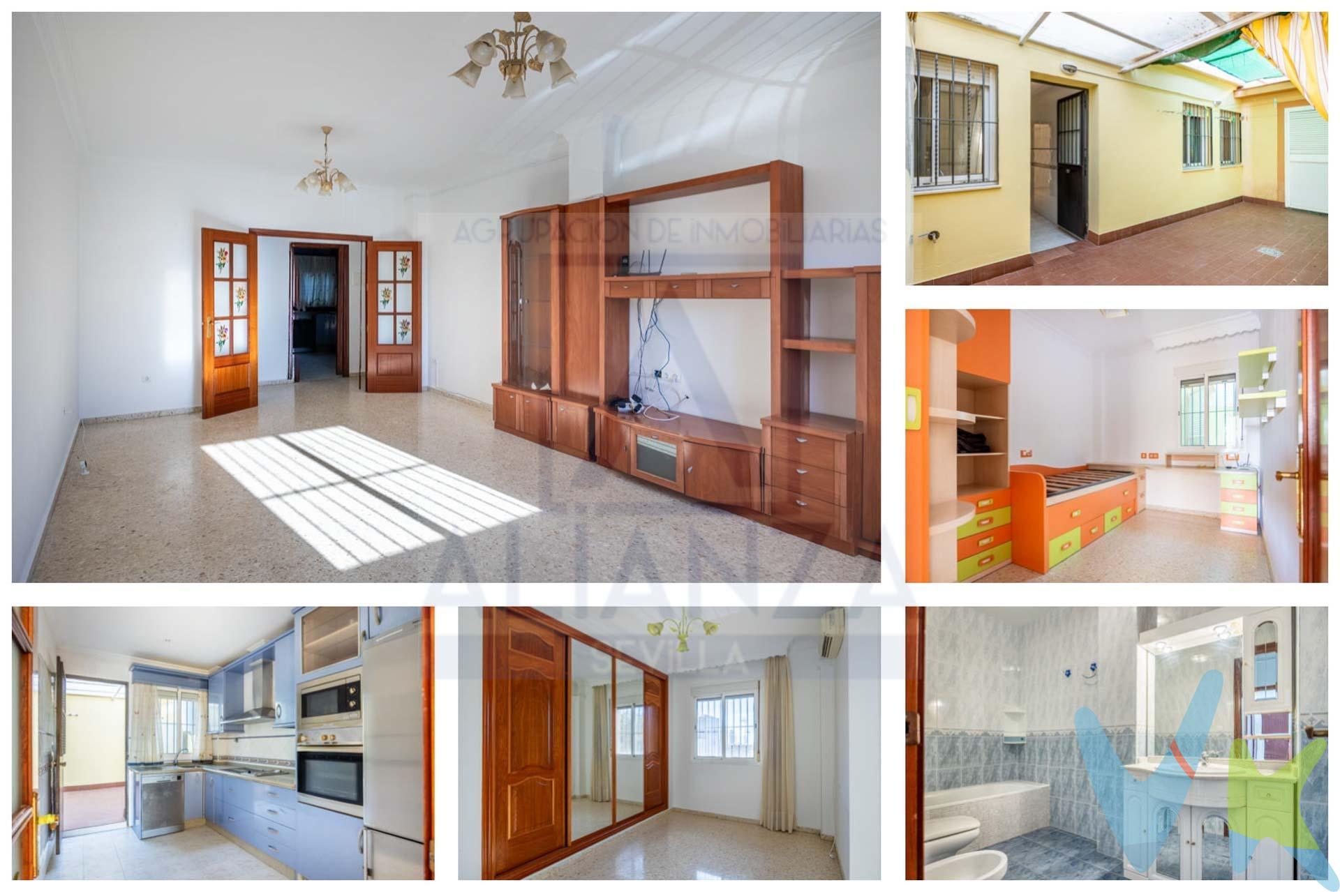  Magnífico Piso en Planta Baja con Patio Privado y Trastero. Se vende estupendo piso en planta baja de 90 m², ubicado en una excelente zona, ideal para familias, parejas o como inversión. La vivienda cuenta con una distribución cómoda y funcional, ofreciendo 3 amplios dormitorios, 1 baño completo, un luminoso salón perfecto para el día a día, y una cocina independiente con espacio suficiente para disfrutar de la vida familiar. Uno de sus principales atractivos es su patio privado, un espacio ideal para reuniones, zona de ocio o almacenamiento adicional, además de disponer de un práctico trastero, aportando un extra de comodidad y organización. Características principales:. ✅ 90 m² construidos.  ✅ 3 dormitorios.  ✅ 1 baño completo.  ✅ Amplio salón.  ✅ Cocina independiente.  ✅ Patio privado.  ✅ Trastero.  ✅ Azotea comunitaria.  ✅ Planta baja.  ✅ Zona tranquila y bien comunicada. Una vivienda con todas las comodidades, perfecta para quienes buscan amplitud, comodidad y disfrutar de espacios exteriores sin renunciar a la cercanía de servicios, colegios, comercios y transporte.  No deje pasar esta oportunidad y solicite más información o una visita sin compromiso. En cumplimiento de las obligaciones de información previstas Disp. final 3ª de la Ley 10/2025, de 28 de diciembre, de servicios de atención a la clientela y transparencia, así como en la normativa sectorial vigente, y RD 218/2005 de Inf. de la Junta de Andalucía, el precio indicado no incluye los gastos e impuestos inherentes a la adquisición, los cuales se desglosan estimados o con posibilidad de calcularlos a continuación; los gastos más ajustados serán dados en el D.I.A. en la visita a inmuebles, o antes. *Gastos de Notaría: La Minuta se calculará según al arancel notarial oficial: Anexo I, del Real Decreto 1426/1989, de 17 de noviembre. Enlace: notariared.com/calculadora-gastos-compra-vivienda/. *Gastos de Registro de la Propiedad: La inscripción se facturará según el arancel oficial: ANEXO I, del Real Decreto 1427/1989, de 17 de noviembre. Igual enlace anterior. *Gastos de Gestión (Gestoría): Los honorarios por la tramitación administrativa, liquidación de impuestos e inscripción registral ascienden de forma estimativa a [363 € aprox.] (IVA incluido), aunque depende de cada caso, y su dificultad. *Honorarios Agencia del Vendedor: incluidos en el PVP. *Honorarios Agencia del comprador: La agencia prestará los servicios de información, asesoramiento y acompañamiento previstos en el Encargo de Servicios y en el D.I.A. Si solicita servicios adicionales o personalizados, sus honorarios serán informados previamente, de forma individualizada y por escrito, conforme a la libertad de pactos y a la normativa vigente. *Si necesita Financiación, su banco le informará. *Impuesto sobre Transmisiones Patrimoniales (ITP): Se aplicará el tipo impositivo vigente en Andalucía (generalmente el 7%, sin perjuicio de tipos reducidos del 6%. 3,5%, etc, aplicables según las circunstancias personales del comprador o las características del inmueble). El impuesto se devenga sobre el superior entre: 1.- Valor de Referencia de Catastro; y 2.- Precio de venta. Puede calcular su situación personal en el portal oficial de la A.T. de Andalucía. enlace: juntadeandalucia.es/organismos/economiahaciendayfondoseuropeos/areas/tributos-juego/tributos/paginas/impuestos-cedidos-transmisiones.html