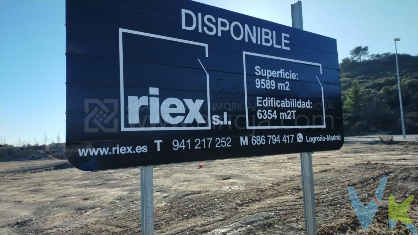 SUELO INDUSTRIAL EN PLAN PARCIAL PORTALADA IIIPARCELA INDUSTRIAL DE GRAN TAMAÑO CON MUCHA EDIFICABILIDADLa superficie es de 9589m², con un aprovechamiento urbanístico de 6.345 m²/T.La parcela es sobre suelo rasante, como se puede observar en las imágenes.Ubicada en uno de los mejores sitios del polígono, a escasos metros de la IVECO, de la BMW, de Peugeot y de Marqués de Murrieta. Fácil acceso de salida a la A-12 por rotonda y a la autopista AP-68, calle Careaga y calle Circunde, como se indica en las fotografías.Son dos parcelas que se venden conjuntamente.Para más información llámenos al 941 217 252  o visítenos en C/ Portales, 19 1º A  