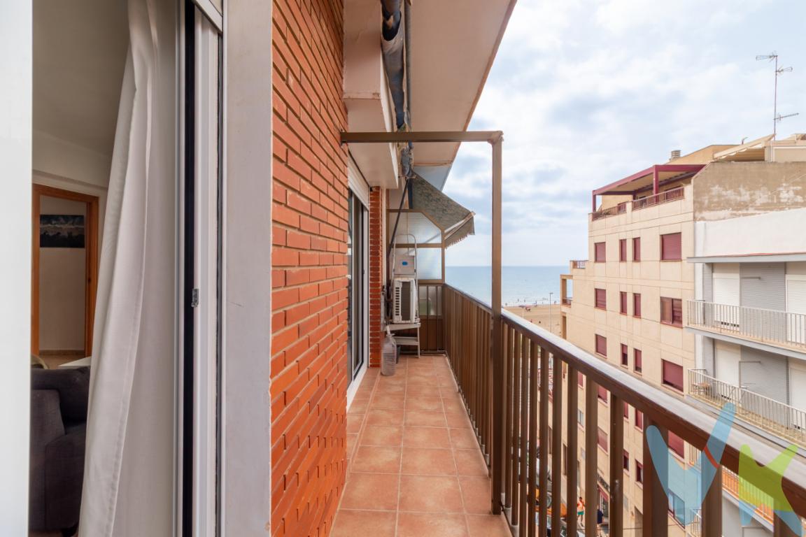CONOCE ESTA VIVIENDA EN LA QUE EL MAR ESTÁ A TUS PIESSi siempre has soñado con vivir junto al mar o disfrutar de una segunda residencia en primera línea de playa, este piso en Puerto de Sagunto es una oportunidad que merece tu atención.Esta vivienda, ubicada en una situación privilegiada, justo frente a la playa, ofrece unas espectaculares vistas al mar que podrás contemplar cada día desde el balcón, al que se accede directamente desde el luminoso salón-comedor. Un espacio perfecto para relajarte, desayunar con la brisa marina o disfrutar de inolvidables atardeceres. La vivienda dispone de dos dormitorios, un baño completo, cocina independiente y lavadero, con una distribución cómoda y funcional que se adapta tanto a quienes buscan su residencia habitual como a quienes desean una vivienda para vacaciones o como inversión. Además, cuenta con trastero incluido.Se encuentra lista para entrar a vivir, permitiéndote comenzar a disfrutar de ella desde el primer día, sin necesidad de realizar reformas.Su excelente ubicación te permitirá tener la playa literalmente a unos pasos, además de contar con todos los servicios necesarios para el día a día: supermercados, restaurantes, comercios, transporte público y zonas de ocio, todo ello en uno de los enclaves más valorados de Puerto de Sagunto. Una vivienda para quienes desean disfrutar del mar durante todo el año y convertir cada día en una experiencia diferente.No dejes de llamarnos para concertar una visita y conocer tu próximo hogar. ¿HABLAMOS? - RK GLOBAL INMOBILIARIA * En nuestra agencia contamos con el distintivo de Agentes de Intermediación Inmobiliaria de la Comunitat Valenciana (Número de registro RAICV 1394) y cumplimos con todos los requisitos que debe tener un profesional del sector inmobiliario. *Por mandato expreso del propietario, comercializamos este inmueble en exclusiva, lo que le garantiza el acceso a toda la información, a un servicio de calidad, un trato fácil, sencillo y sin interferencias de terceros. Si usted es agente inmobiliario y tiene un cliente para este inmueble, llámenos estaremos encantados de colaborar. *El precio indicado no incluye gastos ni otros conceptos. A tal efecto, se informa que al referido precio habrá que añadirle los gastos propios de la transmisión inmobiliaria, entre los que cabe enumerar los siguientes: honorarios notariales, impuesto al que se encuentre sujeta la transmisión (Impuesto sobre el Valor Añadido o Impuesto sobre Transmisiones Patrimoniales y Actos Jurídicos Documentados, según el caso), gastos de inscripción en el Registro de la Propiedad y honorarios de intermediación de la agencia inmobiliaria.  *¿Qué te ofrecemos en nuestra agencia?  - Agilizamos y hacemos más cómodo el proceso. - ¡Nos ocupamos de todo! Cero preocupaciones. - Recibe apoyo legal y fiscal durante todo el proceso. - Experto inmobiliario 100% a tu lado. - Asistencia post venta ¡Seguimos a tu lado! 