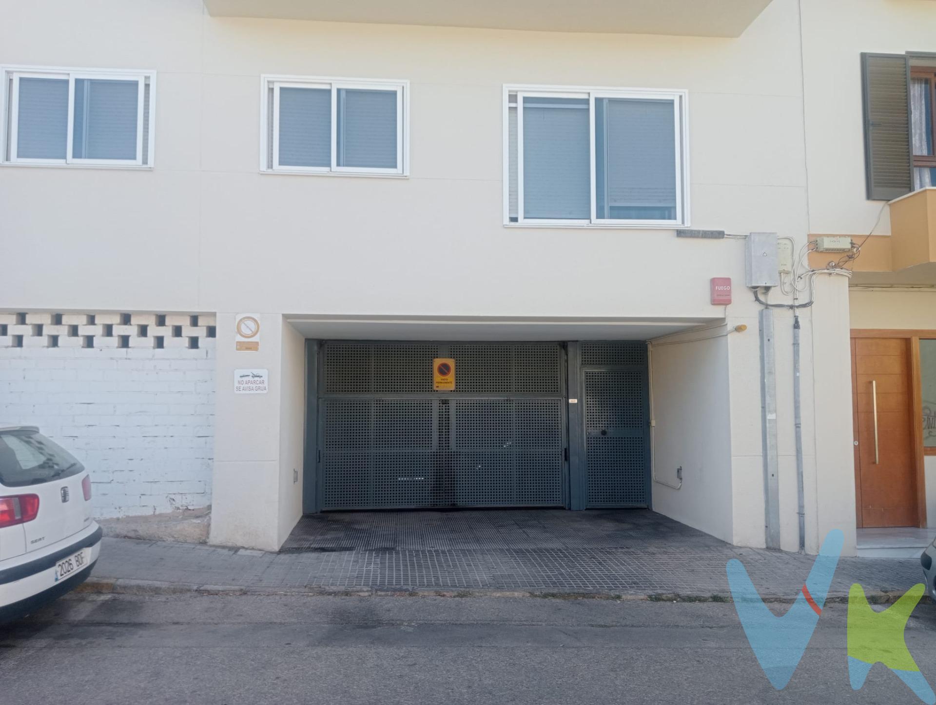 ¡Oportunidad única!. Se vende garaje y trastero ubicados en la zona alta del centro de la ciudad, en la intersección de Calle Durango con Calle Santa Fe. Garaje de 13.20 m2 y trastero de 6.70 m2 , de fácil acceso y seguro, ideal para residentes o trabajadores de la zona. Trastero, perfecto para almacenamiento adicional, ubicado en un área segura. Una oportunidad excelente para quienes necesitan espacio extra en una ubicación inmejorable. ¡No lo dejes pasar!. .  "De acuerdo con lo prevenido en el Decreto 218/2005, de 11 de octubre, se informa al cliente que los gastos notariales, registrales,  .  L.T. P. , honorarios de intermediación, gastos financieros, y otros gastos inherentes a la compraventa no están incluidos en el precio. ".  .  Por mandato expreso del propietario, comercializamos este inmueble en exclusiva, lo que le garantiza el acceso a toda la información, a un servicio de calidad, un trato fácil, sencillo y sin interferencias de terceros. Por este motivo, se ruega no molestar al propietario, a los ocupantes de la propiedad o a los vecinos. Muchas gracias por su comprensión. Si usted es agente inmobiliario y tiene un cliente para este inmueble, llámenos: estaremos encantados de colaborar. . . 