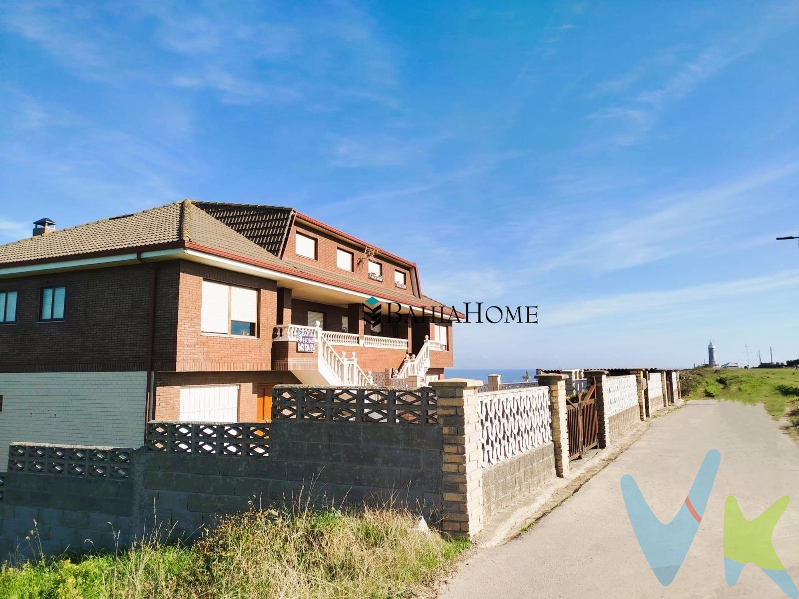 Tu hogar con vistas al mar en Cueto: luz, espacio y potencial infinito 🏡🌊✨. ¿Sueñas con vivir en una de las zonas más prestigiosas de Santander? Te presentamos esta impresionante casa pareada en Cueto, un lienzo perfecto para diseñar la vivienda que siempre imaginaste 🎨. Con seis habitaciones dobles 🤗 y orientación sur ☀️, disfrutarás de amplitud, confort y luz natural durante todo el día. Desde sus terrazas se abren vistas espectaculares al mar 🏖️ y al icónico faro santanderino 🗼, el escenario ideal para tus desayunos al sol, atardeceres con amigos o momentos de calma absoluta. El jardín, de casi 1.000 m² 🍃🌳, rodea la propiedad y ofrece espacio de sobra para que niños y mascotas jueguen libres, montar tu zona chill out, huerto o esa barbacoa que te encanta 🔆🍔. La planta baja ofrece opciones reales para configurar un piso independiente 🧩: perfecto para invitados, teletrabajo o como inversión. Además, cuenta con un amplio sótano con salida directa al jardín, un espacio versátil para crear tu salón social soñado: cine en casa, bodega, gimnasio o sala de juegos… tú decides 💡🎬🏋️. Imagina reuniones inolvidables con el mar como telón de fondo. Para tu comodidad, dispone de parking privado 🚗 y se ubica cerca de todo lo que importa: supermercados 🛒, centros médicos 💉, farmacias y colegios 📚🎓. Una localización práctica y deseada, donde el día a día se vuelve más fácil. Ideal para quienes buscan:. Espacio y luminosidad para toda la familia 👨‍👩‍👧‍👦☀️. Vistas al mar y vida al aire libre 🌊🌿. Un proyecto con gran potencial para personalizar a su gusto 🎯. Una inversión segura en una zona top de Santander 📍. Características que enamoran:. 6 habitaciones dobles 🤗. Orientación sur y mucha luz natural ☀️. Terrazas con vistas al mar y al faro 🗼🌅. Jardín de casi 1.000 m² 🍃. Parking privado 🚗. Amplio sótano con salida directa al jardín 🧱➡️🌿. Posibilidad de crear un piso independiente en la planta baja 🧩. Cercanía a servicios esenciales 🛒🏥📚. . No dejes pasar esta oportunidad única. 📲 Contáctanos para más información y concertar tu visita 🗓️. Tu nueva vida en Cueto te está esperando.