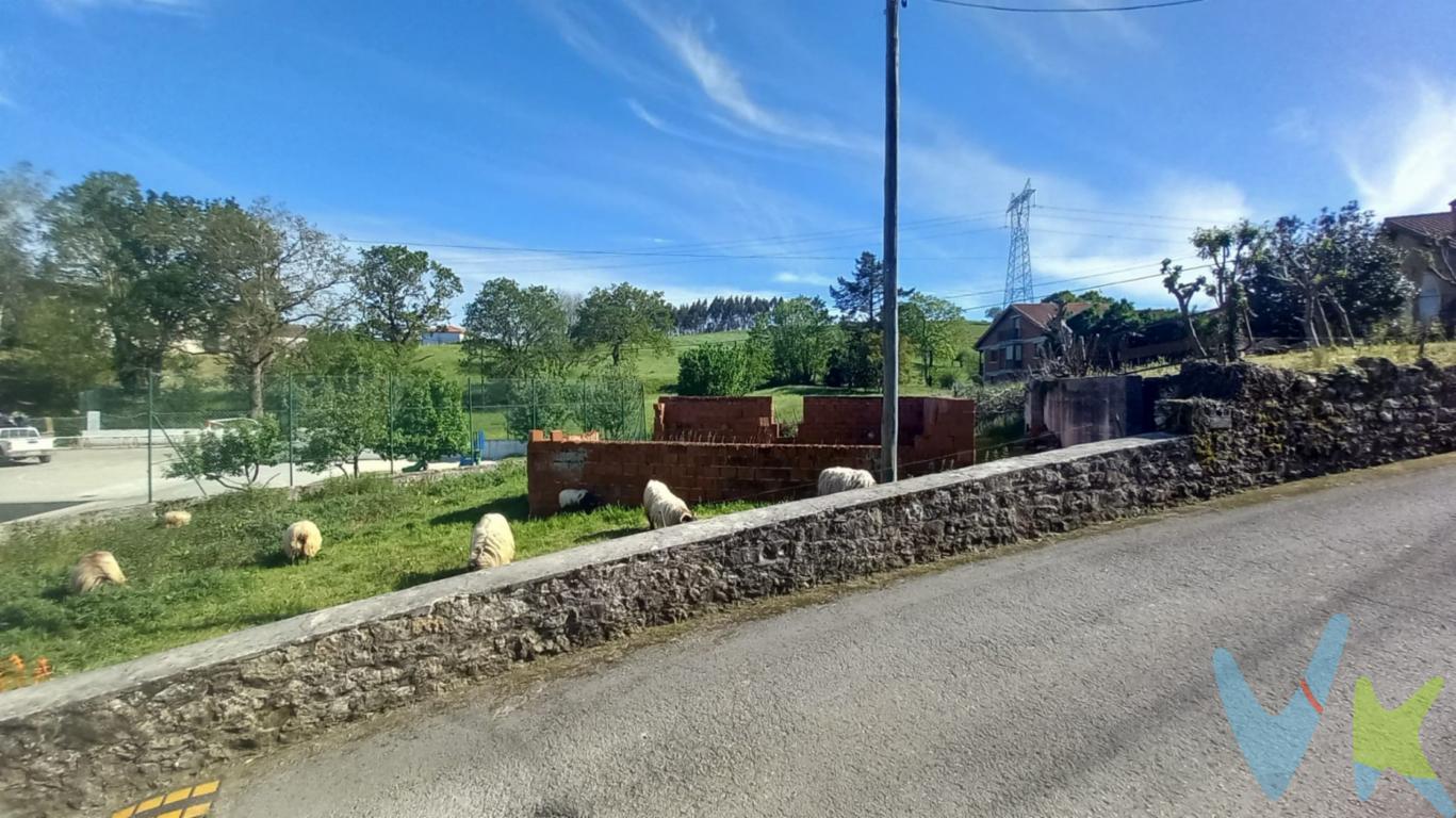 ¿Buscas un terreno para construir una vivienda, que esté bien comunicada con todos los servicios y que esté cerca de playas?  , pues ya la ha encontrado!. En El Llano, ayuntamienot de Udias, ponemos a su disposición este terreno urbano de unos 370 m2 en el que podrá construir una vivienda. Tenemos proyecto para esta fantástica finca!!. En un  entorno tranquilo y rodeado de naturaleza, donde podrá disfrutar de las diferentes rutas de senderismo que le ofrece la comarca.   A 7kms de Cabezón de la Sal donde encontrará todos los servicios y de la Autovía A8 Santander-Oviedo. A 12 kms de playas de Comillas y Oyambre, y de diferentes puntos de interés.  Consúltenos sin compromiso. 