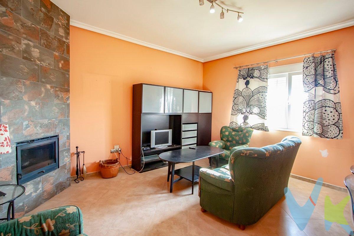 SE VENDE CHALET EN PARCELA DE 1050 M2 CONSTRUIDOS EN EL 2006 CON BUENAS CALIDADES DE 242 M2 CONSTRUIDOS DISTRIBUIDOS EN:. - PLANTA BAJA DE 115 M2 DE VIVIENDA DISTRIBUIDO EN HALL DE ENTRADA, 3 DORMITORIOS DOBLES, BAÑO CON BAÑERA CON CAPACIDAD PARA 2 PERSONAS, GRAN SALÓN COMEDOR CON CHIMENEA, AMPLIA COCINA Y 2 PORCHES CUBIERTOS: UNO DELANTERO Y OTRO TRASERO. DESDE ESTA PLANTA HAY ACCESO DIRECTO AL SEMISOTANO. - PLANTA SEMISÓTANO DE 127 M2 CONSTRUIDOS CON ESPACIO PARA MÁS DE 2 TURISMOS Y CON UN GRAN TRASTERO O ESPACIO HABITABLE MUY LUMINOSO. CABE DESTACAR LAS CALIDADES DEL CHALET: VENTANAS CLIMALIT BASCULANTES Y CON MOSQUITERAS, PUERTA DE PASO DE PRIMERA CLAIDAD, PUERTA DE ENTRADA BLINDADA, SUELO DE GRES IMITACIÓN MADERA..ETC. LA CASA ES MUY LUMINOSA, CON ORIENTACIÓN ESTE (SOL DE MAÑANA) EN FACHADA PRINCIPAL Y OESTE (SOL DE TARDE) EN LA FACHADA POSTERIOR. ADEMÁS EL CHALET TIENE VENTILACIÓN CRUZADA PORQUE TODAS LAS ESTANCIAS SON EXTERIORES. EL SALÓN COMEDOR Y LA COCINA TIENE BONITAS VISTAS AL JARDÍN. EL CHALET DISPONE DE CASA DE INVITADOS DE 35M2 CONSTRUIDOS CON COCINA Y BAÑO CON PLACA DUCHA, CON REFORMA NO TERMINADA. JUNTO A DICHA CASA SE ENCUENTRA OTRO TRASTERO DE GRAN AMPLITUD. EL CHALET CUENTA CON ACCESO INDEPENDIENTE PEATONAL Y 2 ACCESOS PARA VEHÍCULOS: UNO PARA ENTRAR EN EL GARAJE Y OTRO PARA ACCEDER DIRECTAMENTE AL JARDÍN POSTERIOR. UBICADO EN LA URBANIZACIÓN CASQUERO DE DOS HERMANAS, JUNTO A BELLAVISTA CON ACCESO DESDE LA MISMA CARRETERA Y A POCOS MINUTOS DEL CENTRO DE SEVILLA. GASTOS NOTARIA, REGISTRO, IMPUESTOS NO INCLUIDOS EN PRECIO. HONORARIOS AGENCIA INCLUIDOS EN P. V. P. D. I. A (documento informativo abreviado) a disposición del consumidor.