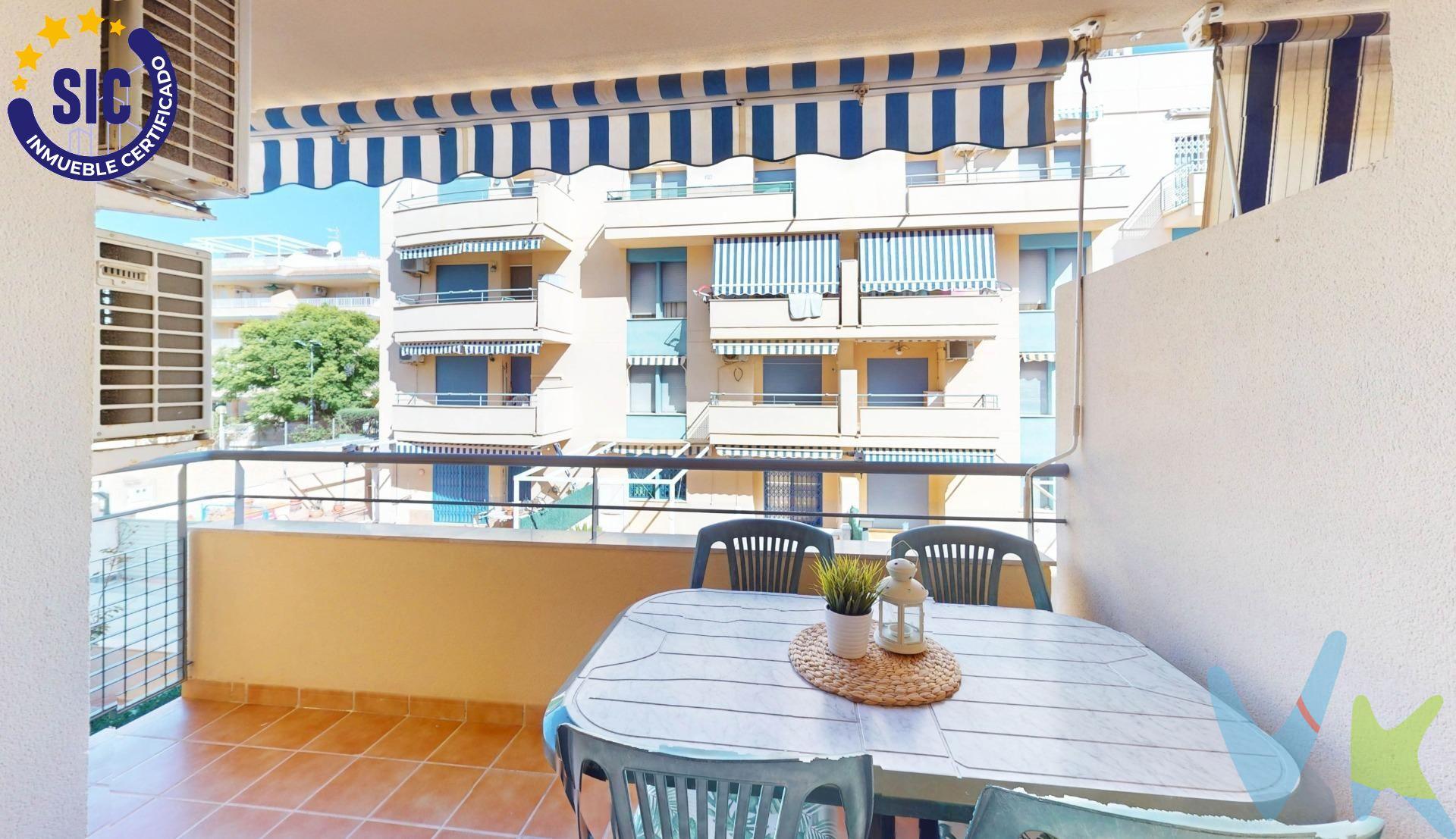 Apartamento en Canet a pocos minutos de la playa con garaje doble y trastero. Sin zonas comunes(piscina). Pocos gastos de comunidad en un complejo residencial impecable. Te presentamos esta magnífica vivienda de 51 m² útiles con terraza orientada al noreste, situada en la mejor zona de la Playa de Canet, a pocos minutos de la playa y junto a la Plaza de los Pescadores, en una zona tranquila y agradable, con parque y actividades para disfrutar en familia. SUJETA AL REGLAMENTO DE APARTAMENTOS TURISTICOS DE LA GENERALITAT VALENCIANA. UNIDAD DE ALOJAMIENTO TURÍSTICO DE SEGUNDA CATEGORÍA. SE RIGE POR ELDECRETO DE 30/1993 DE 8 DE MARZO DEL GOBIERNO VALENCIANO, REGLAMENTO DE APARTAMENTOS TURÍSTICOS, VILLAS, CHALETS, BUNGALOWS Y SIMILARES. Distribución y características:. -1 habitación doble y 1 habitación simple. -Baño completo con bañera. -Amplio salón-comedor con cocina office y con salida directa a una agradable terraza cubierta. -Orientación norte, que proporciona una agradable sensación de frescor y buena ventilación. -Vivienda en buen estado de conservación, lista para entrar a vivir. -Primera planta con ascensor. -Plaza de garaje con capacidad para dos coches, una gran ventaja para disponer de espacio de estacionamiento. -Trastero, ideal para almacenamiento adicional y mantener la vivienda despejada. -Junto a la Plaza de los Pescadores, en una zona con parque y actividades, perfecta para disfrutar del entorno y del tiempo libre. -A pocos minutos de la playa, una ubicación perfecta para disfrutar del mar, paseos y actividades al aire libre durante todo el año. Contacta para más información o para concertar una visita. El precio no incluye los gastos de notaría, gestoría y registro de la propiedad, que se concretarán según su arancel profesional; los impuestos aplicables, a determinar según su normativa específica; los gastos de financiación, en su caso; ni los gastos de agencia inmobiliaria en las condiciones que se pacten con ésta. Agencia Registrada con el Nº 1600 en el Registro Obligatorio de Agentes Inmobiliarios de la Comunitat Valenciana, según el DECRETO 98/2022, de 29 de julio, del Consell, por el que se regula el Registro de Agentes de Intermediación Inmobiliaria de la Comunitat Valenciana. Por mandato expreso del propietario, comercializamos este inmueble en exclusiva compartida, lo que garantiza un servicio de calidad, un trato fácil y personalizado, una gran difusión en nuestras redes compartidas y sin interferencias de terceros. Por este motivo se ruega no molestar al propietario, a los ocupantes de la propiedad, o a los vecinos del edificio. Si usted es agente inmobiliario y tiene un cliente para este inmueble, llámenos y estaremos encantados de colaborar.