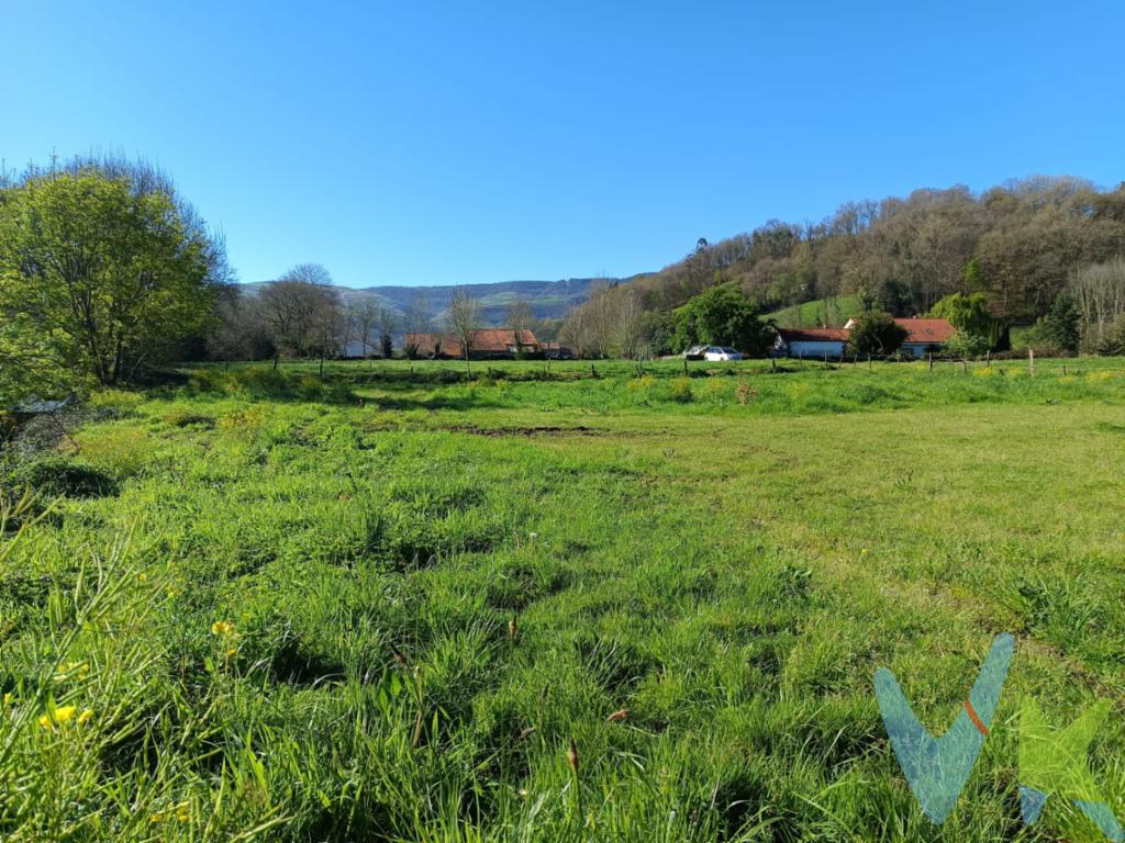  Finca rústica   de 3.800 m2 ubicada a 500 m del centro de Selaya, con cuadra, actualmente para caballos, de 100 m2.Situada en un terreno en dos alturas formando dos terrazas totalmente llanas, con una construcción de bloques de uso agrario,  en un entorno idílico, en el corazón de los valles pasiegos y junto al río Pisueña.La ubicación estratégica de la parcela es otro de sus grandes atractivos. , reconocido por su ambiente apacible, entorno natural , junto al río,podrás llegar a pie al núcleo urbano con supermercados, restauración, médico, instalaciones deportivas  De uso recreativo aprovechando la construcción actual, no permite  edificar, rústico protegido. A tan solo 30 minutos de Santander y sus playas.No dejes pasar la oportunidad de visitar esta parcela para que puedas apreciar todo su potencial y belleza. Al comprador se le cobrará gastos de gestión 1.000EUR + IVA¡¡¡TE ESPERAMOS!!!Los precios mostrados no incluyen impuestos, gastos de compraventa ni financiación.