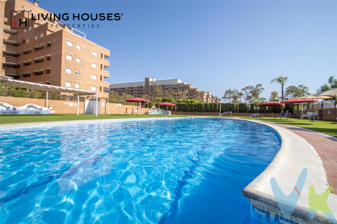  ¡Descubre tu futuro hogar en Oropesa del Mar-Orpesa! Esta increíble oportunidad en la exclusiva zona de Marina dOr está esperando a su nuevo propietario. Se trata de un apartamento ubicado en la sexta planta de un edificio construido en 2007, ofreciendo una atmósfera de confort y tranquilidad con todas las comodidades al alcance de su mano.El inmueble distribuido en 51 metros útiles y un total de 58 metros construidos, cuenta con dos acogedoras habitaciones que invitan al descanso. Diseñado pensando en el bienestar de sus ocupantes, este apartamento amueblado incorpora electrodomésticos de calidad, permitiéndote mudarte sin preocupaciones. Cada rincón ha sido optimizado para ofrecer una sensación de amplitud y luminosidad, convirtiéndolo en la elección perfecta para quienes valoran el buen gusto y la funcionalidad en un hogar.La terraza del apartamento, de 7 metros cuadrados, se presenta como un espacio idóneo para relajarse, disfrutar de una buena lectura o tomar el sol con vistas despejadas. Desde allí, podrás disfrutar de momentos invaluables en compañía de amigos y familiares, disfrutando de todas las ventajas que ofrece el clima mediterráneo.El edificio cuenta con un ascensor que facilita el acceso a la vivienda, garantizando comodidad para todas las edades. Además, incluye una plaza de garaje asignada, brindando la tranquilidad de tener un espacio seguro y protegido donde estacionar tu vehículo en todo momento. Junto con el  garaje, la vivienda también incluye un práctico trastero, ideal para el almacenamiento de aquellos objetos de uso ocasional o una bicicleta.Para los momentos de ocio, el complejo residencial ofrece una piscina comunitaria que promete el lugar perfecto para refrescarse durante los calurosos días de verano. Este entorno privilegiado proporciona unas instalaciones pensadas para el bienestar y la recreación de sus vecinos. En la azotea encontrarás una zona de barbacoas perfecta para disfrutar de un buen rato al aire libre.La ubicación es inmejorable. Situado cerca de la estación de tren y con paradas de autobús próximas, el inmueble está perfectamente conectado, lo que facilita los desplazamientos a otras localidades y ofrece acceso a múltiples opciones de ocio y servicios. Marina dOr es un entorno dotado de múltiples actividades y entretenimiento familiar, asegurando que siempre haya algo interesante para disfrutar.Este apartamento tiene todo lo que buscas: confort, modernidad, y una localización exclusiva. Sea para residir de forma habitual o para disfrutar de temporadas vacacionales, esta vivienda presenta una oportunidad única de inversión. No dejes pasar la oportunidad de visitar este hermoso apartamento . Sin duda, se trata de una opción excepcional que se irá rápidamente. Para concertar una visita y apreciar en primera persona todas sus características y todo lo que realmente ofrece, no dudes en contactar para una cita. Visita tu futuro hogar ahora y descúbrelo por ti mismo, te aseguramos que quedarás encantado. 