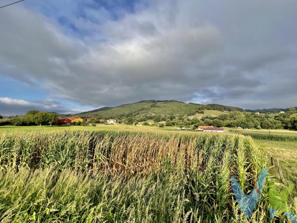 En Villanueva, perteneciente al Municipio de Ribamontán al Monte, disponemos a la venta de esta preciosa parcela  con vistas a la montaña y a tan solo 14 Km de las playas de Somo o Loredo y a 2 km de la A8. La finca  cuenta con 2322 m2. y es apta para la construcción de una vivienda unifamiliar según disposición transitoria 9ª, ley 2/2001 de ordenación territorial y régimen urbanístico del suelo de Cantabria. Infórmese en nuestras oficinas.