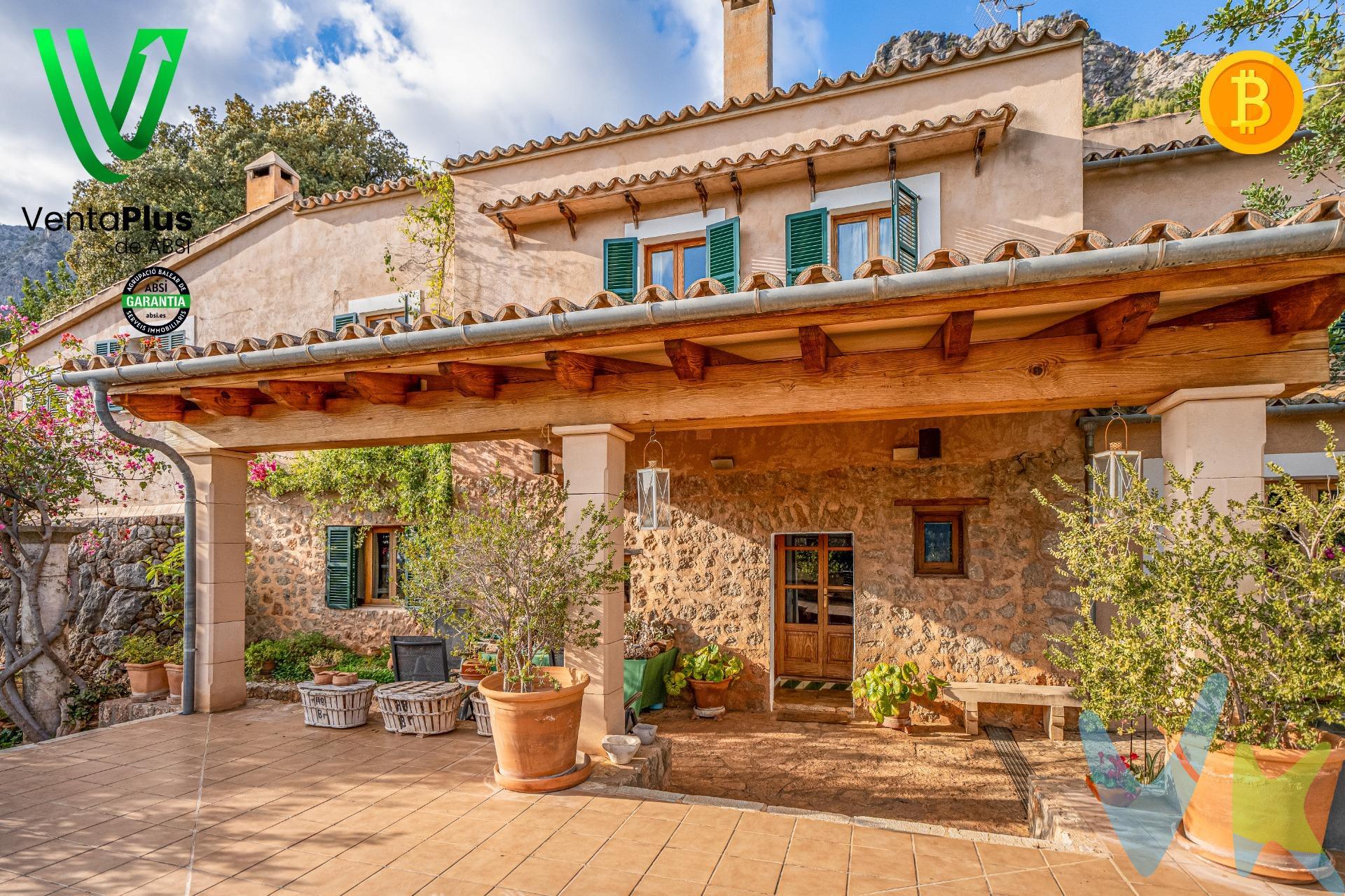 ¿Sueñas con una vida en Mallorca, rodeado de naturaleza y con todas las comodidades para tu familia?. Esta casa te ofrece autenticidad mallorquina y un entorno único en plena Sierra de Tramuntana, declarada Patrimonio de la Humanidad por la UNESCO. Características principales:. Estilo tradicional mallorquín, con acabados auténticos y todo el encanto local. 284 m² construidos, con 4 dormitorios y 3 baños: espacio ideal para familias o para recibir invitados. Una gran parcela de 25.743 m², perfecta para disfrutar de privacidad, tranquilidad y naturaleza. Varias terrazas y porches con vistas impresionantes a la Tramuntana, al pueblo de Bunyola y hasta Palma. Entorno mediterráneo: árboles frutales, chimenea para el invierno y zonas exteriores para disfrutar todo el año. Ideal si buscas:. Un estilo de vida mediterráneo, en contacto con la naturaleza y la cultura local. Un lugar seguro y amplio para tu familia, con espacio para que los niños crezcan en libertad. Una segunda residencia en Mallorca donde combinar tradición, relax y calidad de vida. Vive la experiencia mallorquina:. Recorre la Tramuntana a pie o en bicicleta. Cosecha tu propia fruta en el jardín. Disfruta de cenas al aire libre con vistas al valle y la bahía de Palma. Planta olivos o naranjos en tu propia finca. Ven a descubrirla. Esta casa puede ser tu nuevo hogar en Mallorca: tradición, naturaleza y estilo de vida mediterráneo en un mismo lugar. Contáctanos y organizaremos una visita privada adaptada a tu disponibilidad. Inmobiliaria inscrita en el Registre Oficial d’Agents Immobiliaris de les Illes Balears. NÚMERO DE REGISTRO: GOIBE747077/2024