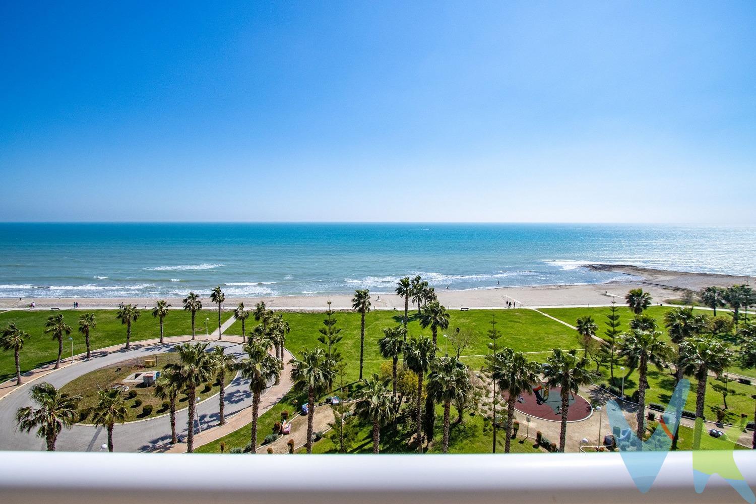Ref. 1864_Excelente oportunidad de ser el nuevo propietario de este apartamento con impresionantes VISTAS FRONTALES AL MAR, situado en la 7ª planta del edificio Cala Blanca II, en Marina d’Or. La vivienda cuenta con 2 dormitorios dobles, 2 cuartos de baño, cocina independiente con pasaplatos y salón con acceso a la terraza de 11,14 m², donde podrás disfrutar de unas espectaculares vistas abiertas al Mediterráneo. Además, el precio incluye plaza de garaje, lo que aporta comodidad y seguridad adicionales. La urbanización ofrece zonas comunes completas: piscina comunitaria, jardines, zona infantil y ascensores, creando un entorno perfecto tanto para vacaciones como para residencia habitual. Ubicada en Marina d’Or, una de las zonas más conocidas de Oropesa del Mar, la vivienda se encuentra a pocos metros de la playa y está rodeada de todos los servicios necesarios: supermercados, restaurantes, zonas de ocio, balneario y áreas deportivas. En cuanto a comunicaciones, Oropesa del Mar cuenta con estación de tren con conexiones regulares, y se encuentra bien conectada por carretera mediante la AP-7 y la N-340. Además, dispone de varios aeropuertos cercanos, como Castellón, Valencia y Reus, lo que facilita el acceso tanto nacional como internacional. Una oportunidad única para disfrutar del mar, la tranquilidad y todas las comodidades en una ubicación privilegiada. NOTA INFORMATIVA DE ATENCIÓN A LA CLIENTELA. (LEY 10/2025 de 28 de diciembre):. En cumplimiento de las obligaciones de información previstas en la Ley 10/2025, de 28 de diciembre, de servicios de atención a la Clientela y transparencia, cuyo contenido completo puede consultar en el siguiente enlace al Boletín Oficial del Estado: https://www.boe.es/eli/es/l/2025/12/26/10 se informa que el precio anunciado no incluye los impuestos, tasas y gastos derivados de la compraventa, los cuales se describen a continuación:. - Impuesto sobre Transmisiones Patrimoniales (ITP): Se aplicará el tipo impositivo vigente en la Comunidad Autónoma donde esté ubicado el inmueble, en el caso de la Comunidad Valenciana, con carácter general el 10%, sin perjuicio de tipos reducidos aplicables según las circunstancias personales del Comprador o las características del inmueble. El impuesto se devenga sobre el mayor valor entre el Valor de Referencia Catastral o el precio de venta de la Escritura de Compraventa. Para una información pormenorizada sobre tributación, tipos impositivos y bonificaciones del ITP, puede consultar el portal oficial de la Agencia Tributaria Valenciana (ATV) en el siguiente enlace: https://atv.gva.es/es/itpajd. - Gastos de Notaría: Los honorarios notariales se calcularán conforme al arancel oficial regulado en el Anexo I, del Real Decreto 1426/1989, de 17 de noviembre, por el que se aprueba el arancel Notarial. - Gastos de Registro: Los honorarios del Registrador de la Propiedad correspondientes a la inscripción en el Registro de la Propiedad competente se calcularán según el arancel oficial establecido en el Anexo I, del Real Decreto 1427/1989, de 17 de noviembre, por el que se aprueba el arancel de los Registradores de la Propiedad. -Tasas de expedición de Cédulas de Segunda Ocupación, tasas y/u honorarios de profesionales por expedición de boletines de instalación de agua, luz o gas, así como el coste de las altas de dichos suministros, si no estuviesen ya contratados. - Gastos de Gestión en caso de adquisición mediante financiación hipotecaria: Los honorarios por la tramitación administrativa, liquidación de impuestos e inscripción en el Registro de la Propiedad serán calculados por la Gestoría designada por la Entidad Bancaria hipotecante de los inmuebles. - Honorarios Agencia del Vendedor: No están incluidos en el precio de venta. -Honorarios Agencia del Comprador: La Agencia informará al Cliente del coste de sus honorarios profesionales.