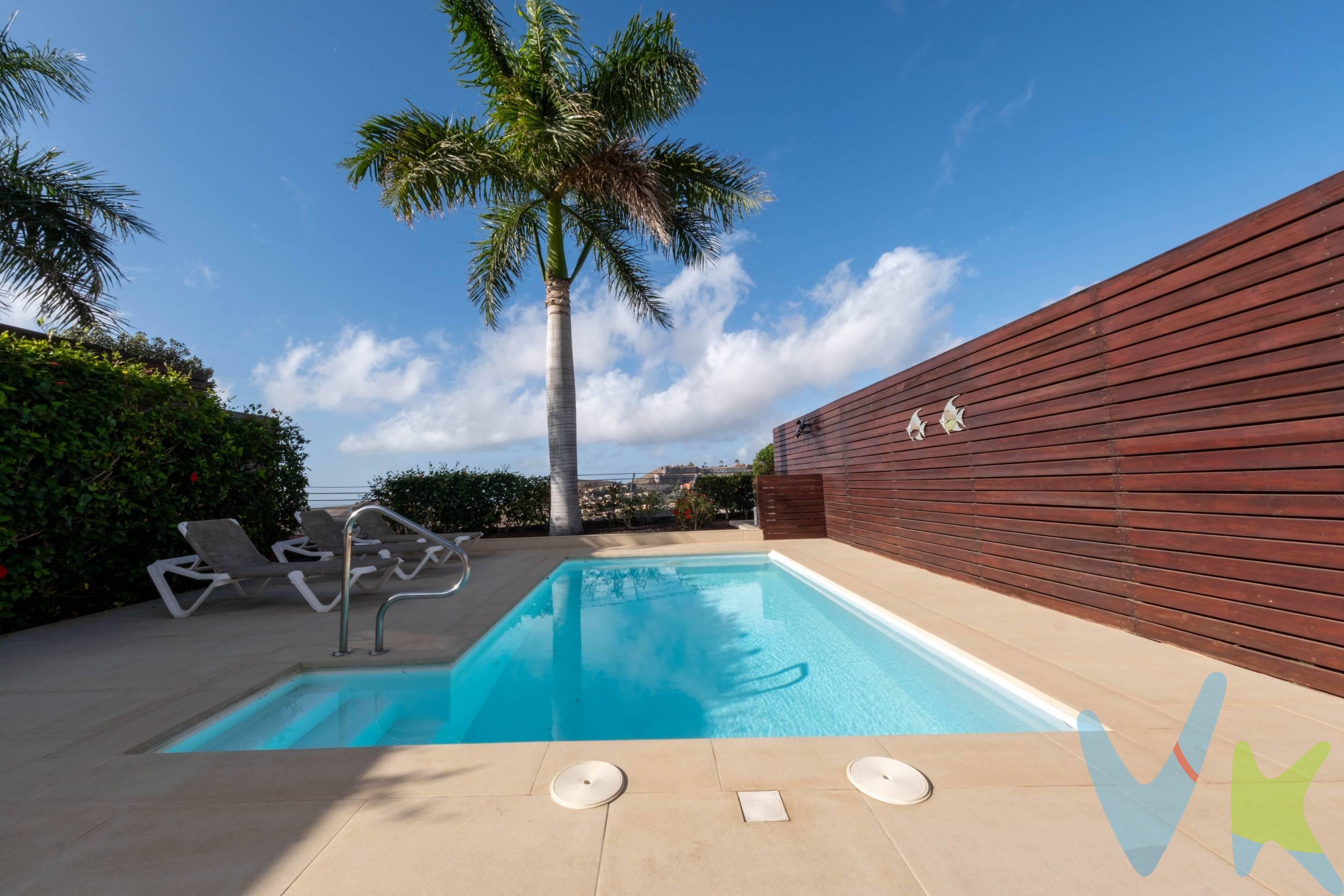 ¡Descubra su oasis perfecto en la prestigiosa urbanización Golfers en Salobre Golf, San Bartolomé de Tirajana! Esta villa de lujo, cuidadosamente renovada en 2017 y actualizada constantemente hasta 2024, ofrece un estilo de vida excepcional en un entorno único. Características destacadas:. Nuevas terrazas cubiertas que maximizan la comodidad y el uso durante todo el año. Piscina privada totalmente renovada, con escaleras accesibles para personas con movilidad reducida y una sala de máquinas subterránea independiente (única en su tipo en esta comunidad). Tejado completamente renovado para mayor durabilidad y eficiencia. Aire acondicionado con función de calefacción instalado en todas las habitaciones y el salón, garantizando confort en cualquier estación. Sótano multifuncional:. Reformado para incluir un dormitorio adicional con baño privado (ducha y WC), convirtiéndose en la villa ideal para familias numerosas o para recibir invitados. Con un total de 4 dormitorios, esta propiedad se adapta a todas sus necesidades. Detalles adicionales:. Mobiliario y electrodomésticos recientemente renovados y repintado en 2024. Entrada independiente con escalera hacia el jardín, un espacio versátil que incluso puede albergar un ascensor en el futuro. Sistema de riego automático para todas las plantas y árboles, simplificando el mantenimiento del jardín. Conexión moderna y vistas inigualables:. Conexión de fibra óptica para un internet rápido y fiable. Espectaculares vistas al mar desde ambas terrazas, creando el escenario perfecto para relajarse o entretener a sus invitados. Por qué elegir esta villa:. Disfrute de la tranquilidad de una propiedad exclusiva que combina lujo, diseño excepcional y confort. Desde su piscina privada hasta las impresionantes vistas al mar, cada detalle ha sido pensado para crear una experiencia inigualable. La ubicación en Salobre Golf asegura un entorno rodeado de naturaleza y acceso exclusivo a uno de los campos de golf más codiciados de la isla. ¡No pierda esta oportunidad única de adquirir la villa de sus sueños!. Contáctenos hoy mismo para más información o para organizar una visita privada.