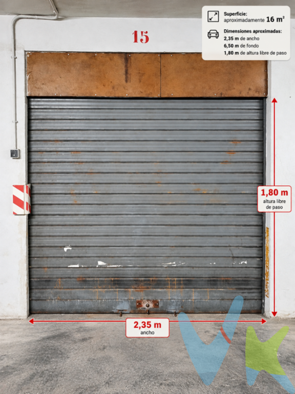 Se vende plaza de garaje cerrada de aproximadamente 16 m², situada en la calle Sindicalista Miguel Hernández Pérez, en Puerto de Sagunto.Dispone de acceso comunitario y persiana metálica manual individual, ofreciendo un espacio independiente, ideal para aparcamiento o almacenamiento.Cuenta con unas dimensiones aproximadas de 2,35 m de ancho, 6,50 m de fondo y 1,80 m de altura libre de entrada.Una opción práctica tanto para estacionar un vehículo de dimensiones compatibles como para disponer de espacio adicional de almacenamiento.¡Contacta con nosotros para más información o concertar una visita!